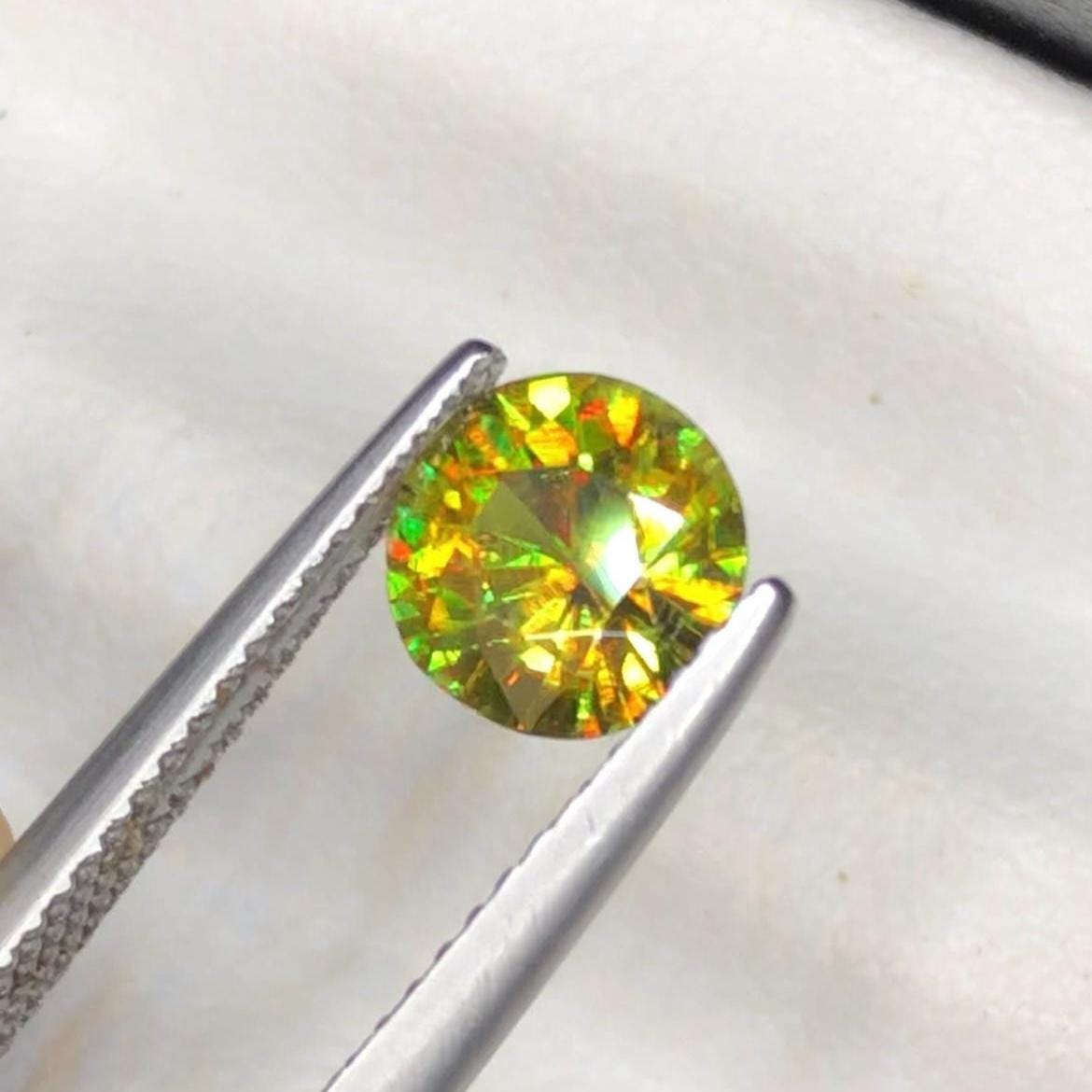 Yellow Sphene 1.00 Carat Round Cut Gemstone from Pakistan – Full Fire Sparkle