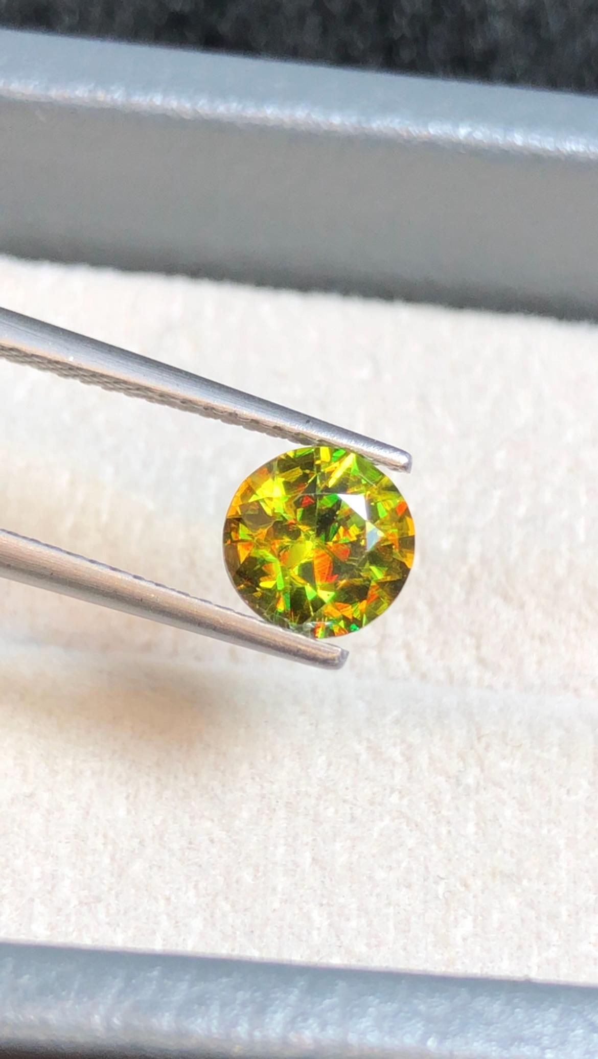 Chrome Sphene 1.30ct Round Cut – Madagascar • Full Fire