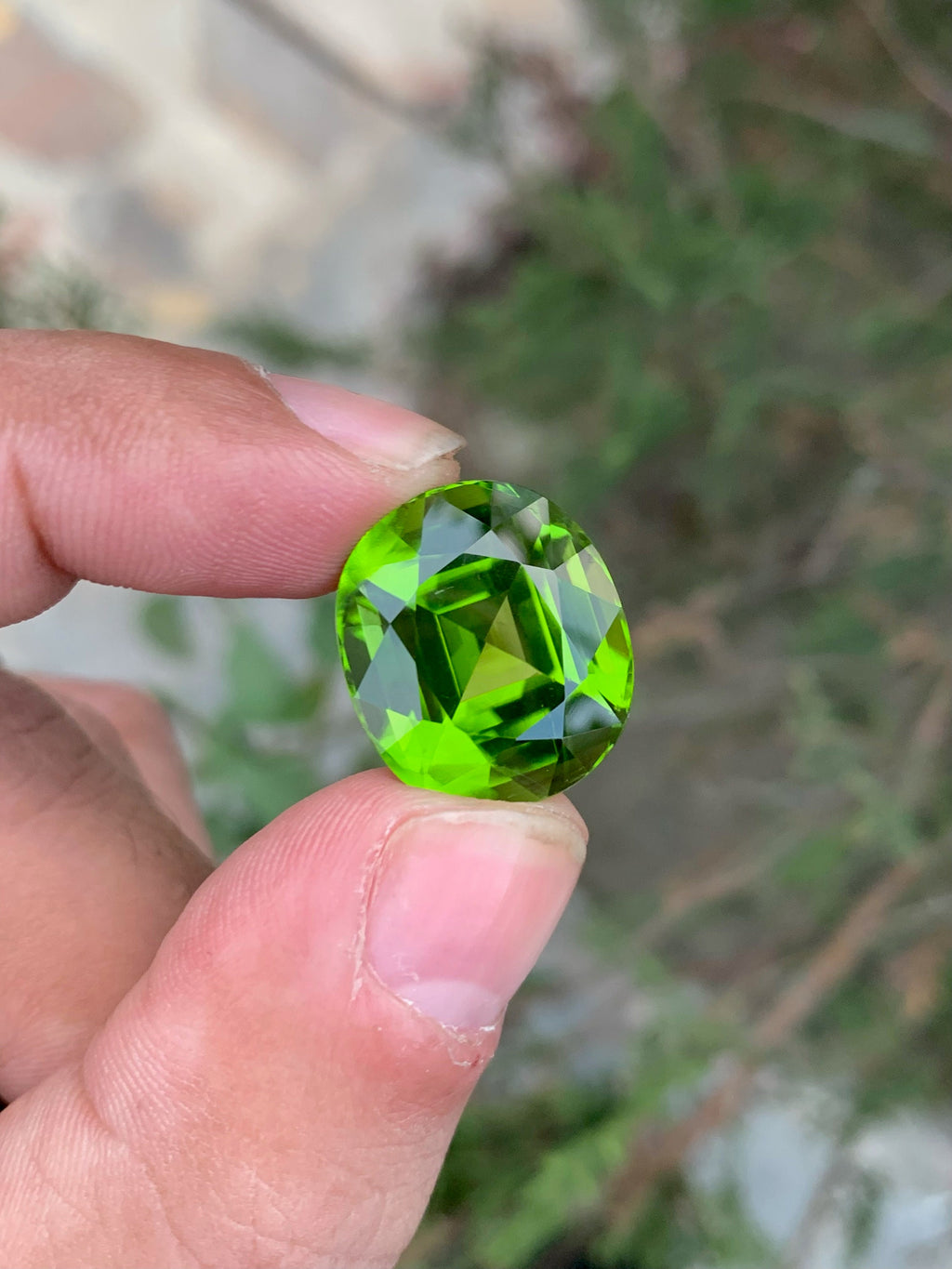 Lime Green Peridot Gemstone: Oval Faceted Cut, 23.10 CT
