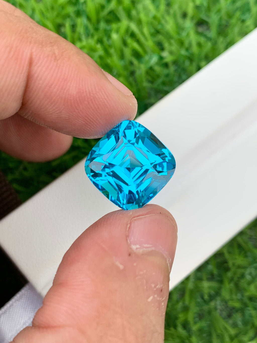 Electric Swiss Blue Topaz Gemstone: 19.25 CT Cushion Cut Stone