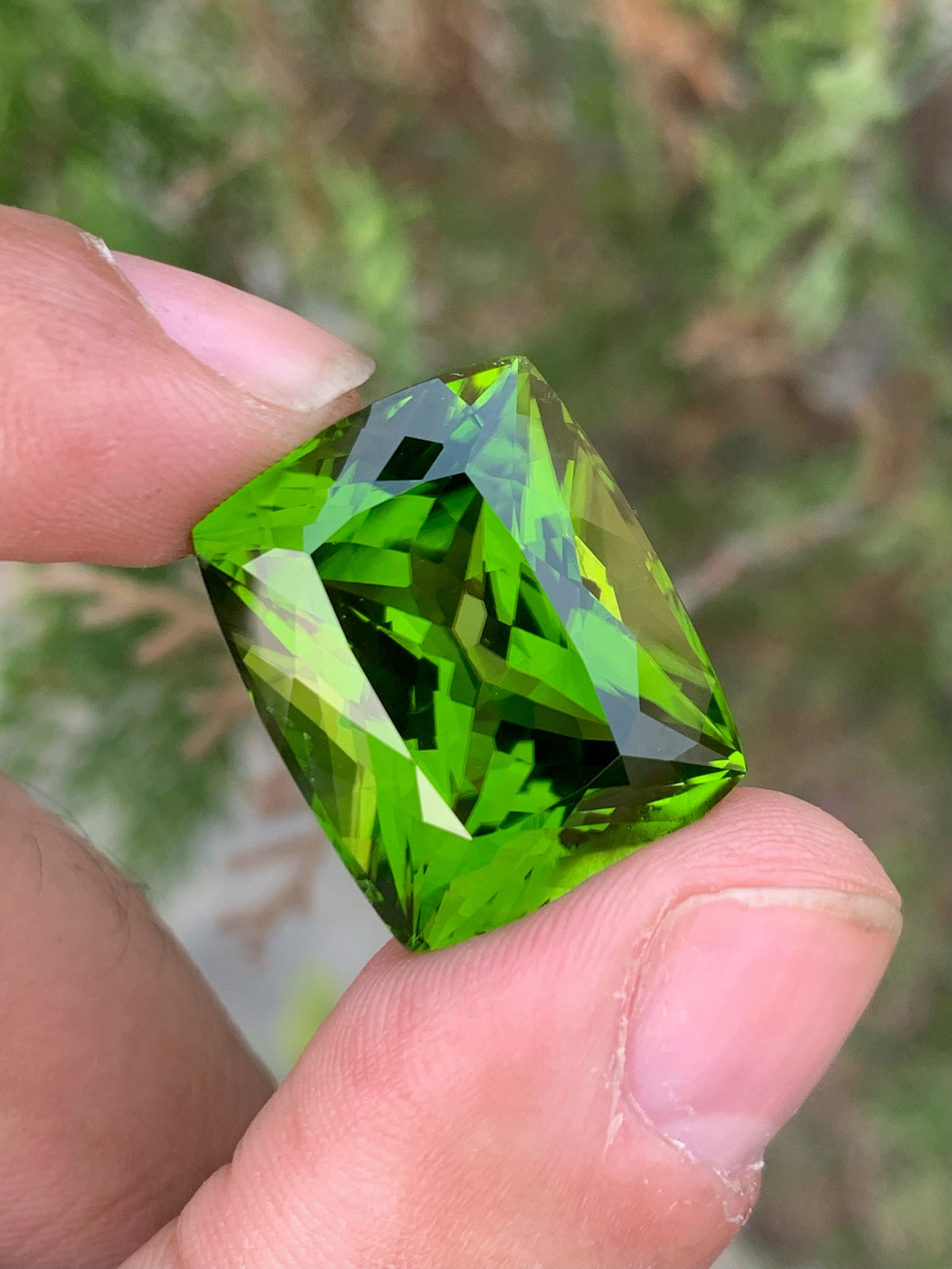 Lime Green Peridot Gemstone: 38.35 CT Round Cushion Cut, August Birthstone
