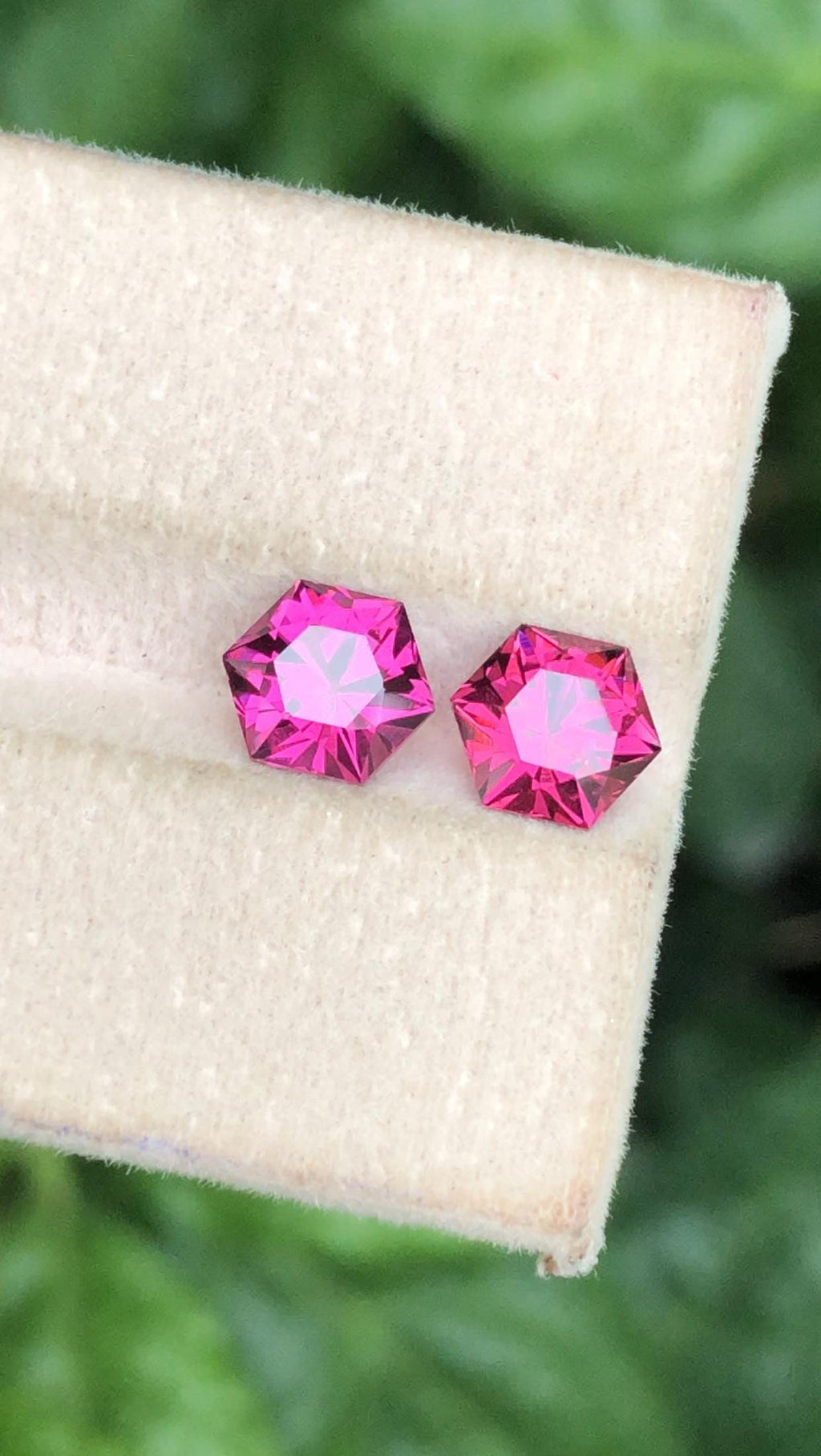 Malaya Garnet 3.20ct Matching Pair – Hexagonal Fantasy Cut with Exceptional Brilliance