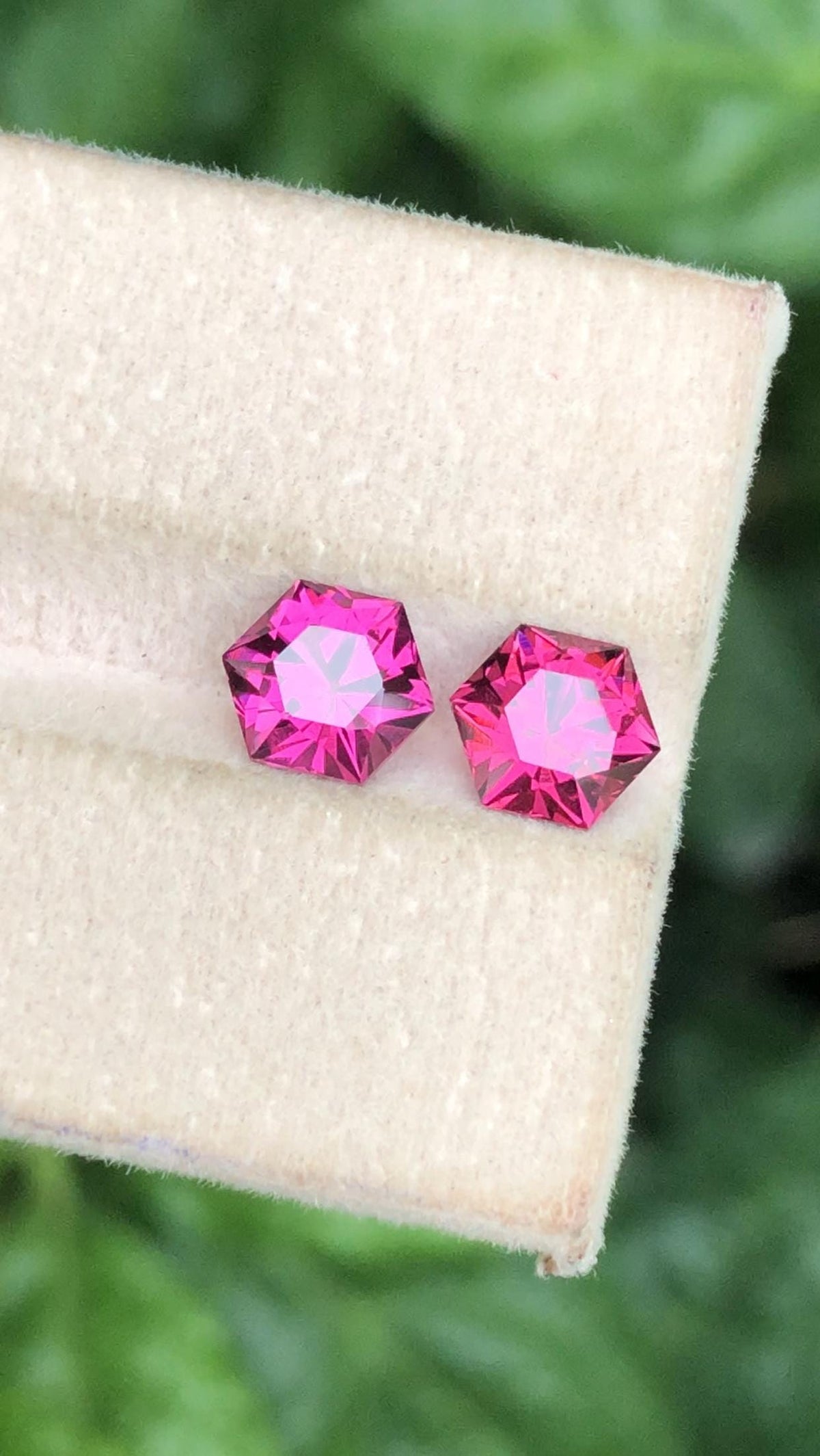 Malaya Garnet 3.20ct Matching Pair – Hexagonal Fantasy Cut with Exceptional Brilliance