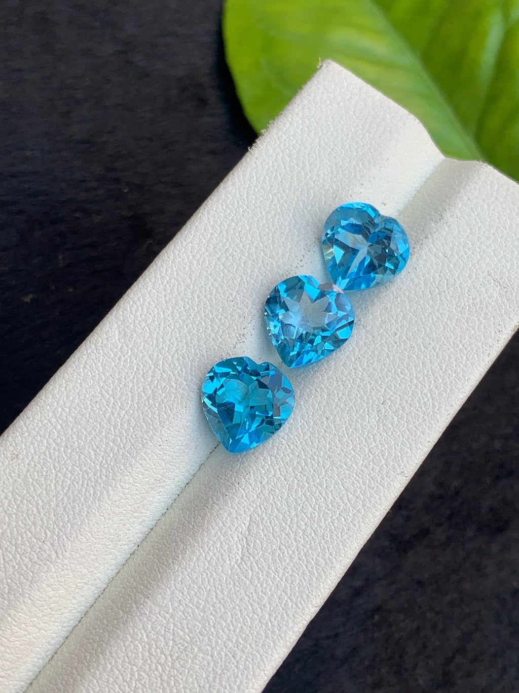 Swiss Blue Topaz Heart: 9.60 Carat Loose Gemstone Set