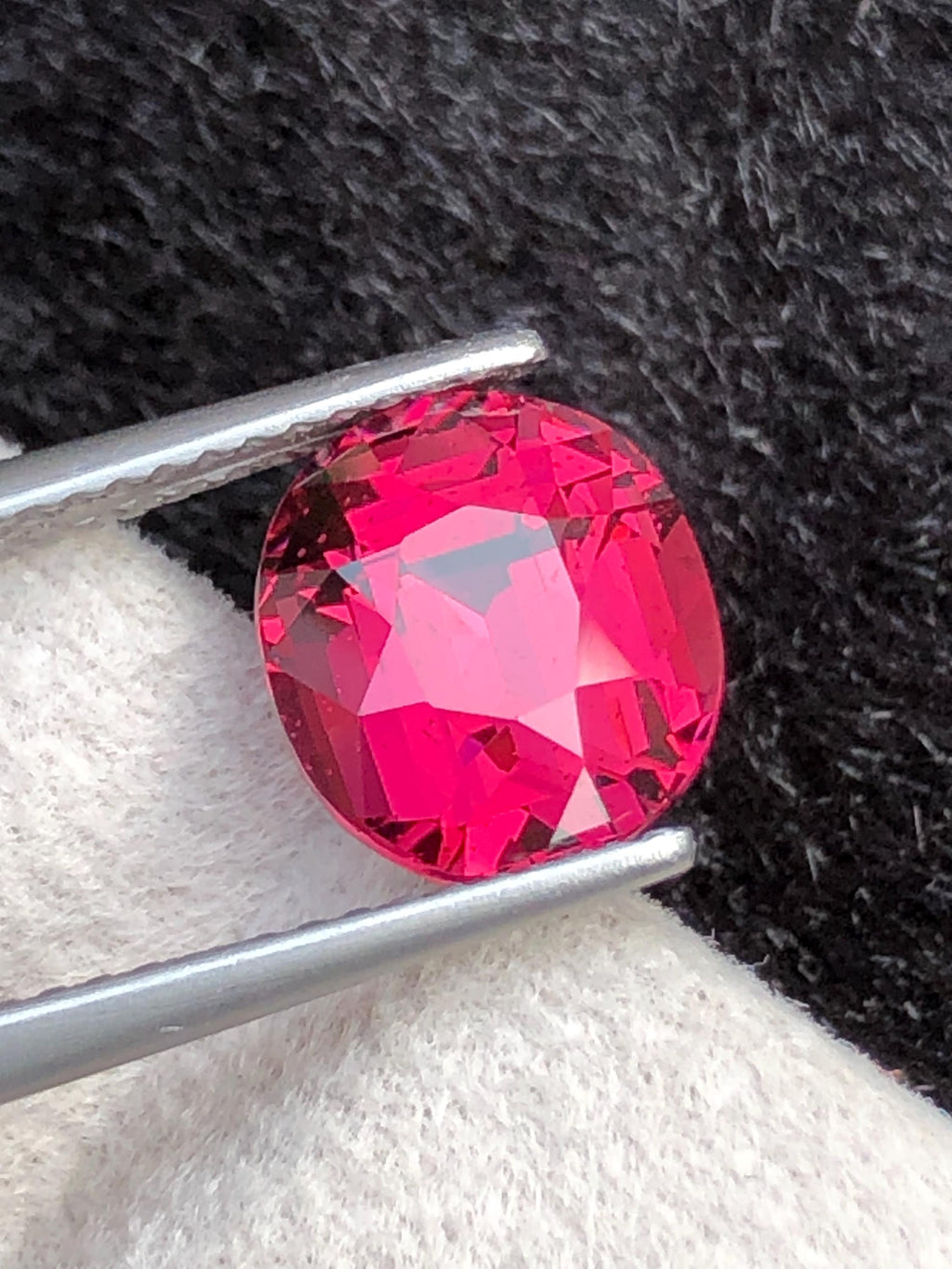 Purple Rhodolite Garnet 3.80ct Oval Cut – Raspberry-Tone Tanzanian Gemstone
