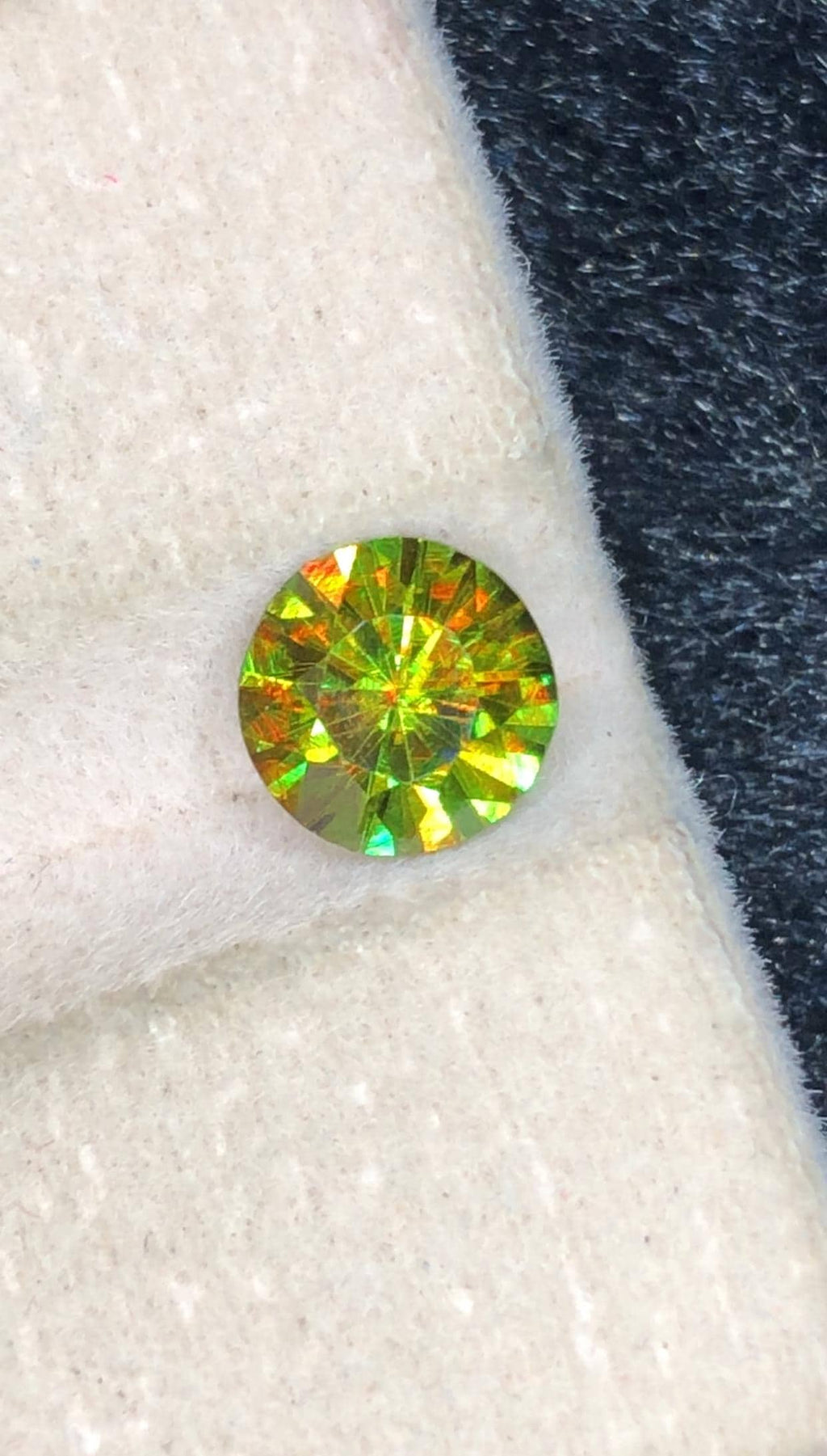 Chrome Sphene 1.05ct — Round Faceted, Skardu Pakistan