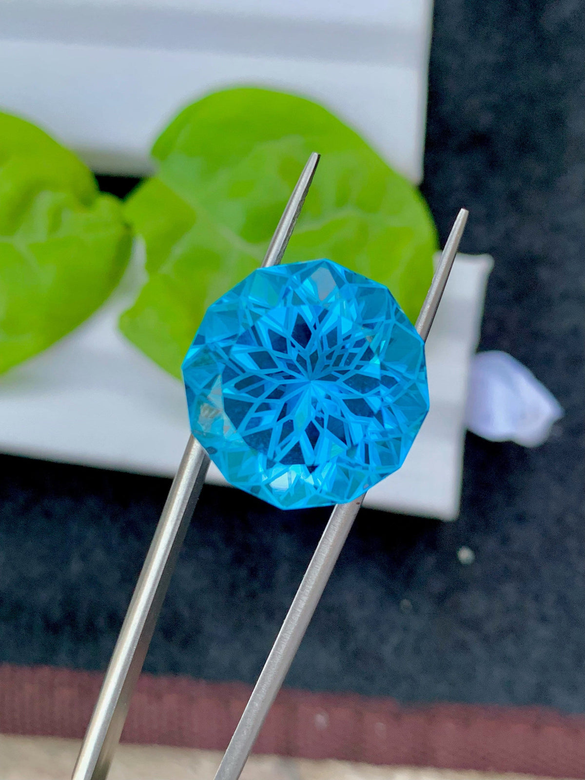 Swiss Blue Topaz Gemstone: Round Faceted Cut, 27.10 CT