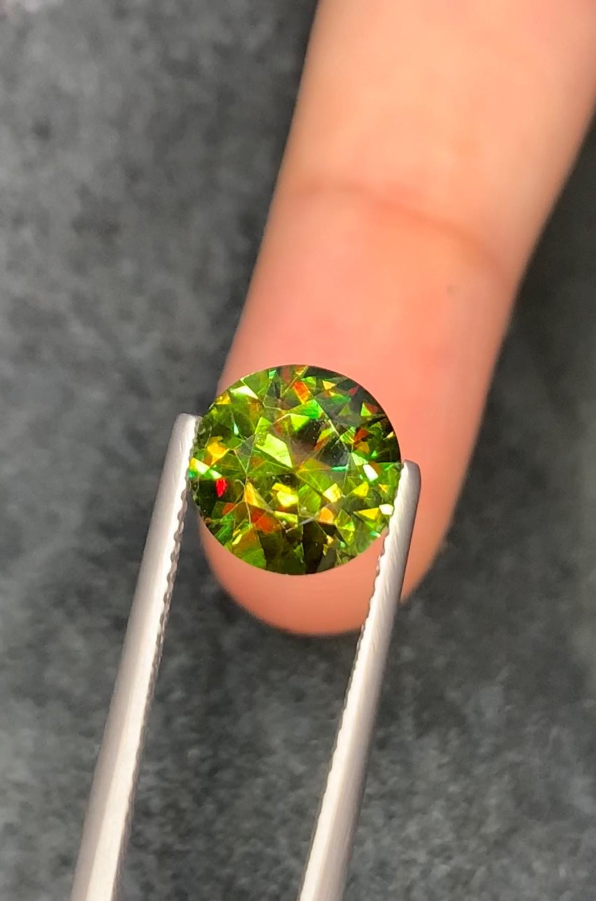Chrome Sphene 2.20ct Round Cut – Skardu Pakistan • Full Fire