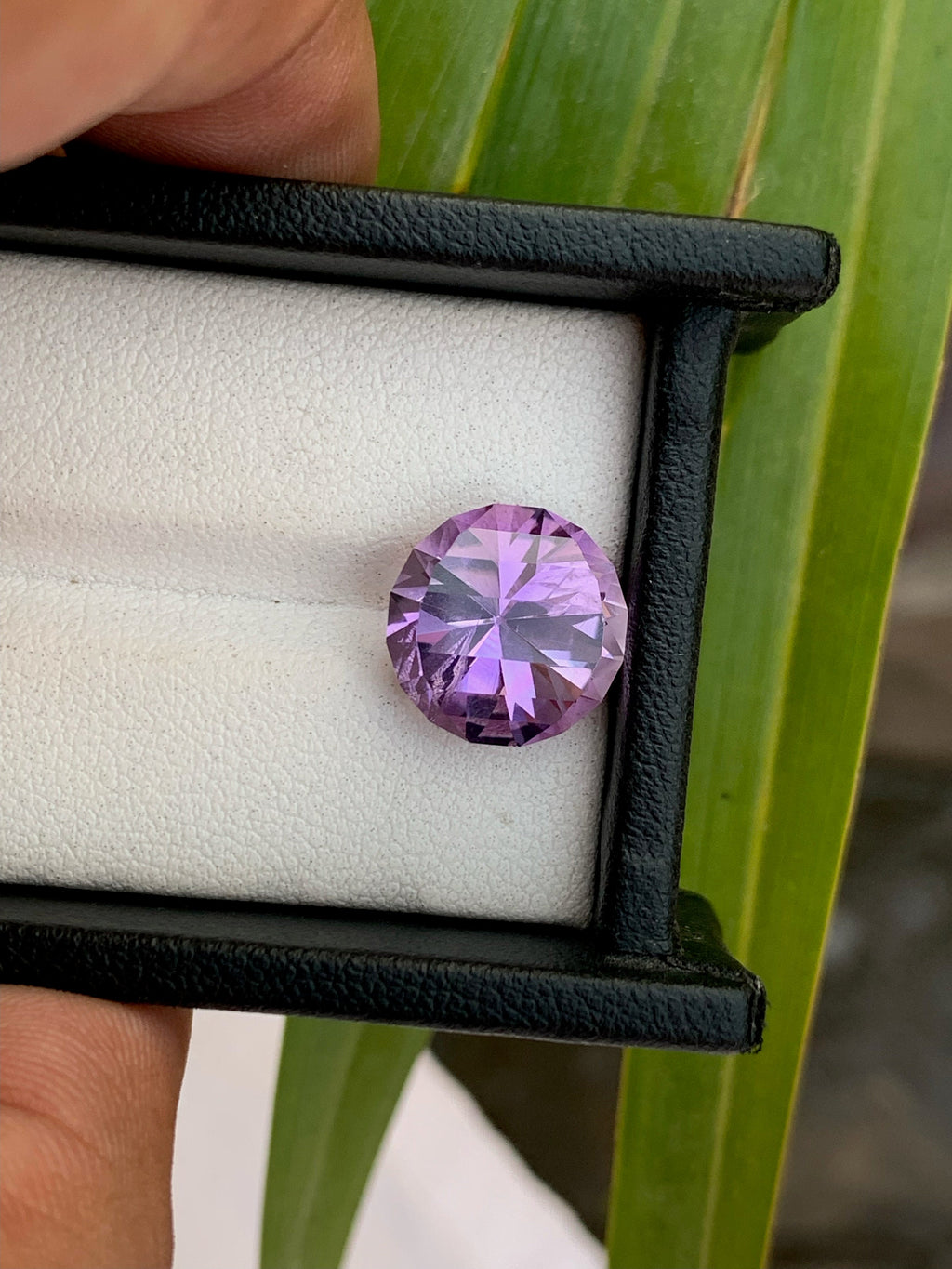 Natural Amethyst Gemstone: 5.5 Carat Round Cut Jewelry Stone