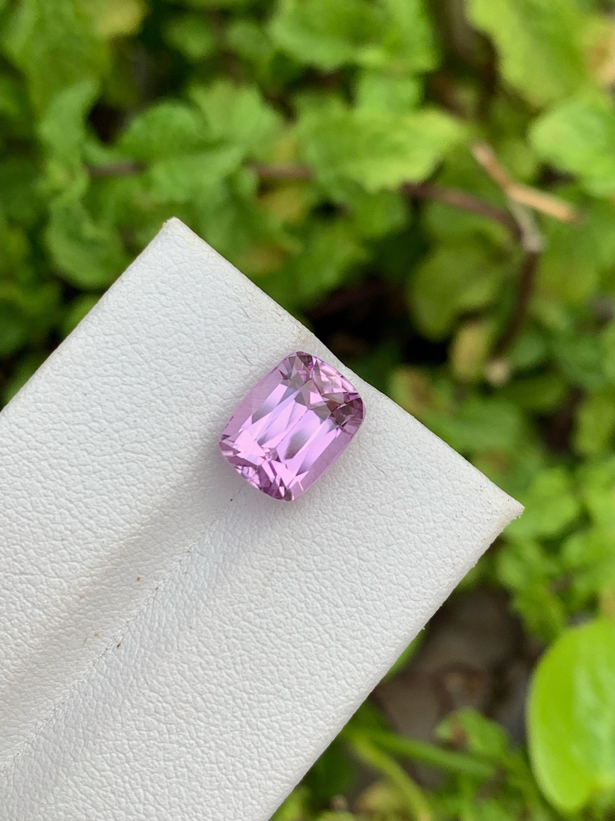Lilac Pink Kunzite Gemstone: 4.45 CT Cushion Cut, VVS Clarity