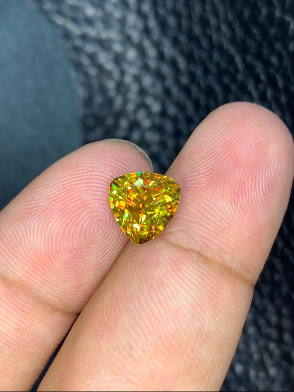 Yellow Sphene 2.50ct Trillion Cut – Vivid Fire & Brilliant Dispersion