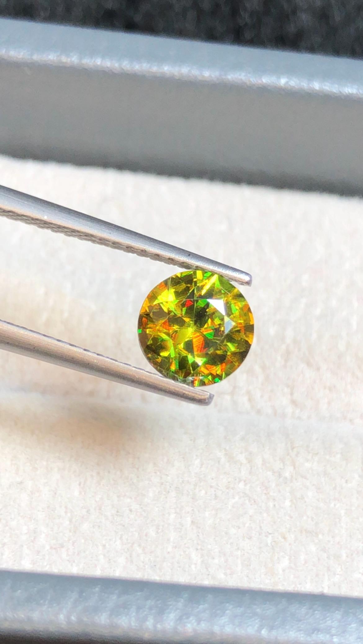 Chrome Sphene 1.30ct Round Cut – Madagascar • Full Fire