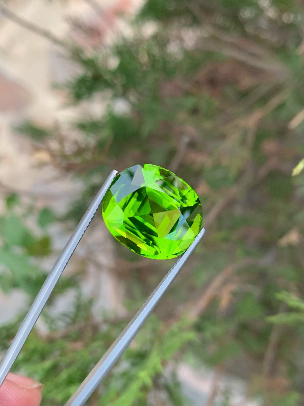 Lime Green Peridot Gemstone: Oval Faceted Cut, 23.10 CT