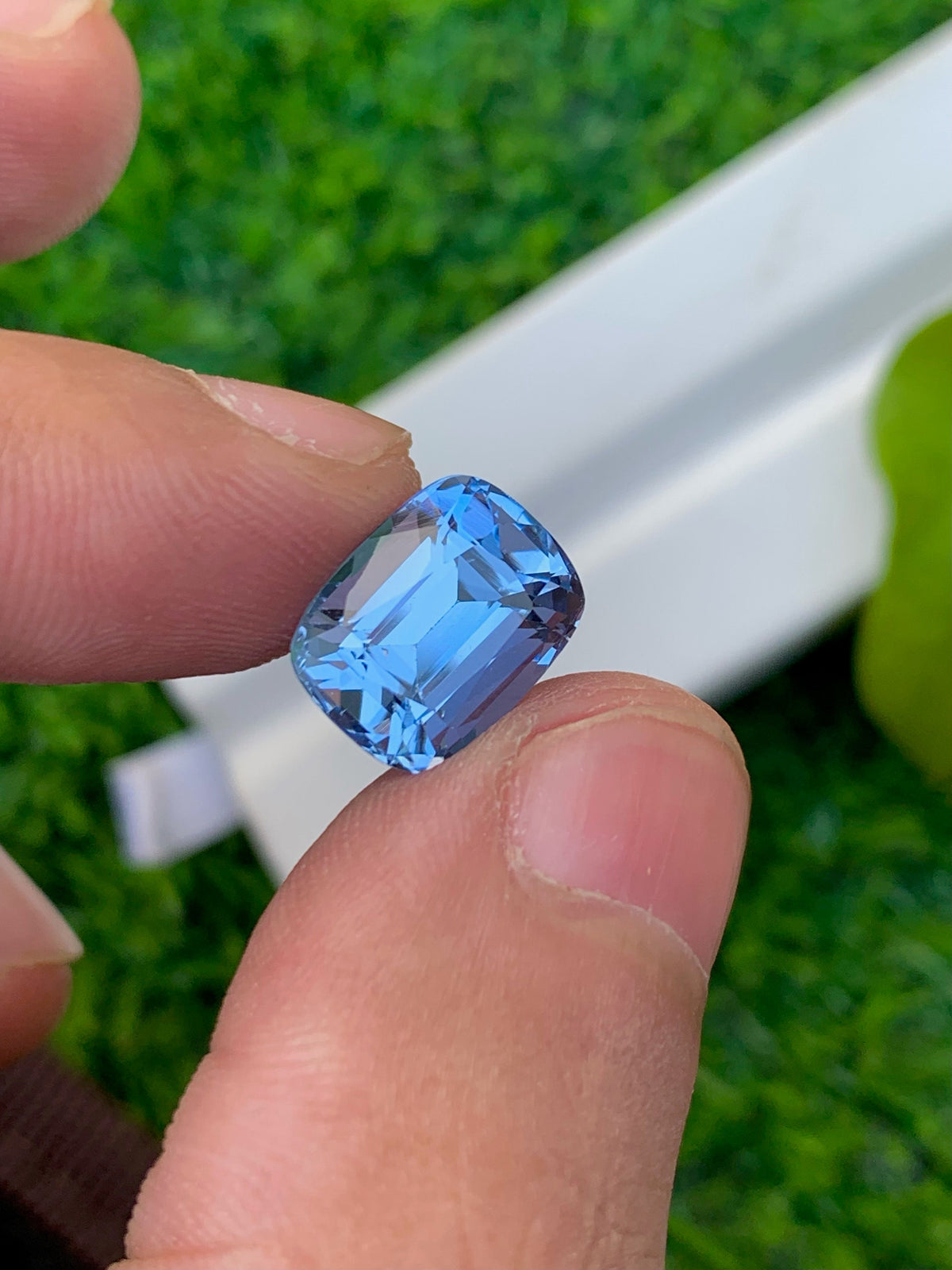 Santa Maria Blue Aquamarine: 5.40 CT VVS Cushion Cut Gemstone