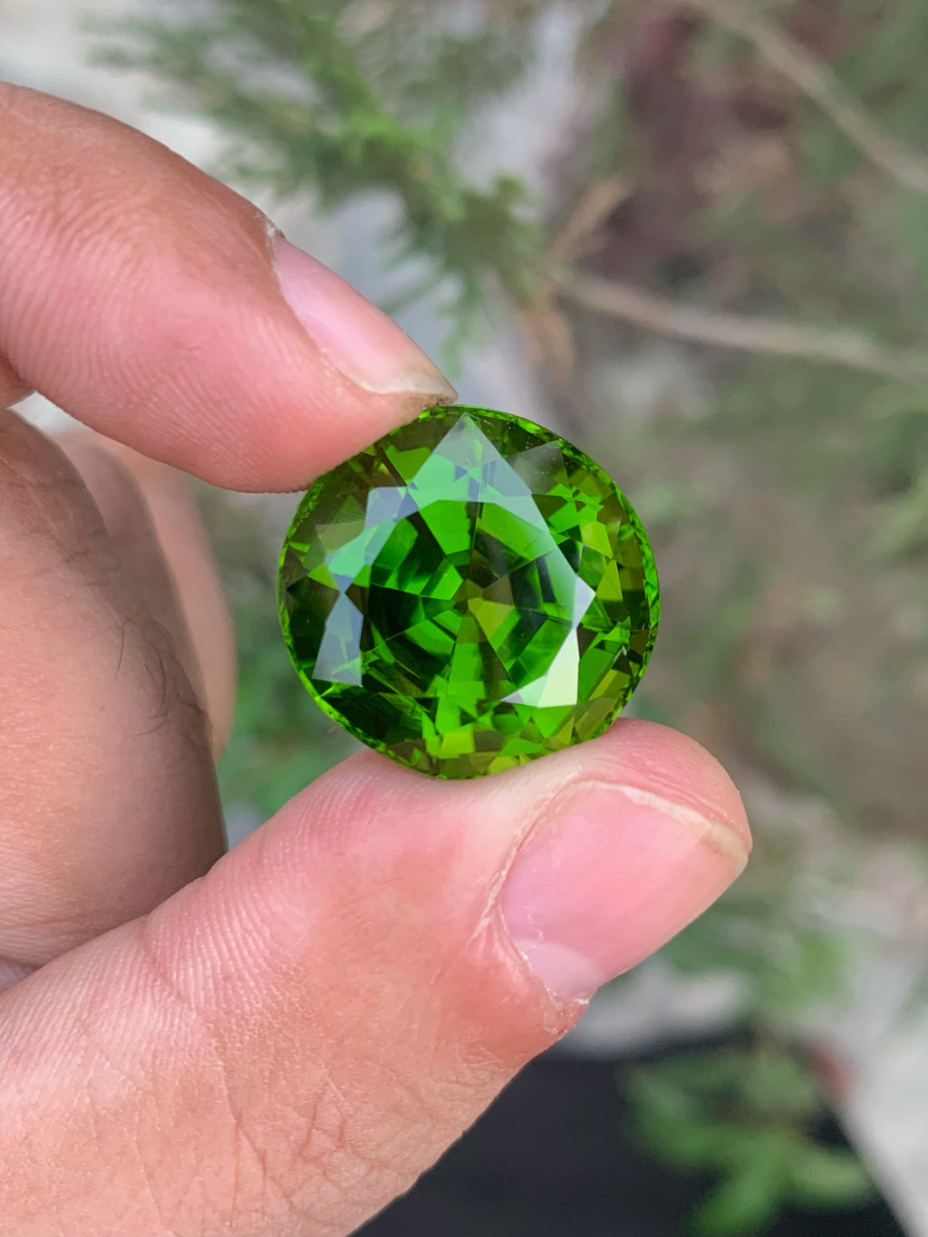 Olive Green Peridot Gemstone: Round Cut Natural Stone, 37.30 CT