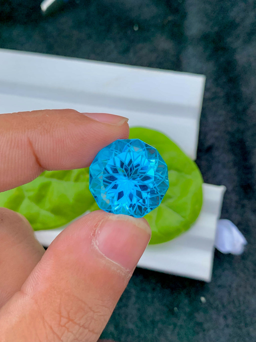 Swiss Blue Topaz Gemstone: Round Faceted Cut, 27.10 CT