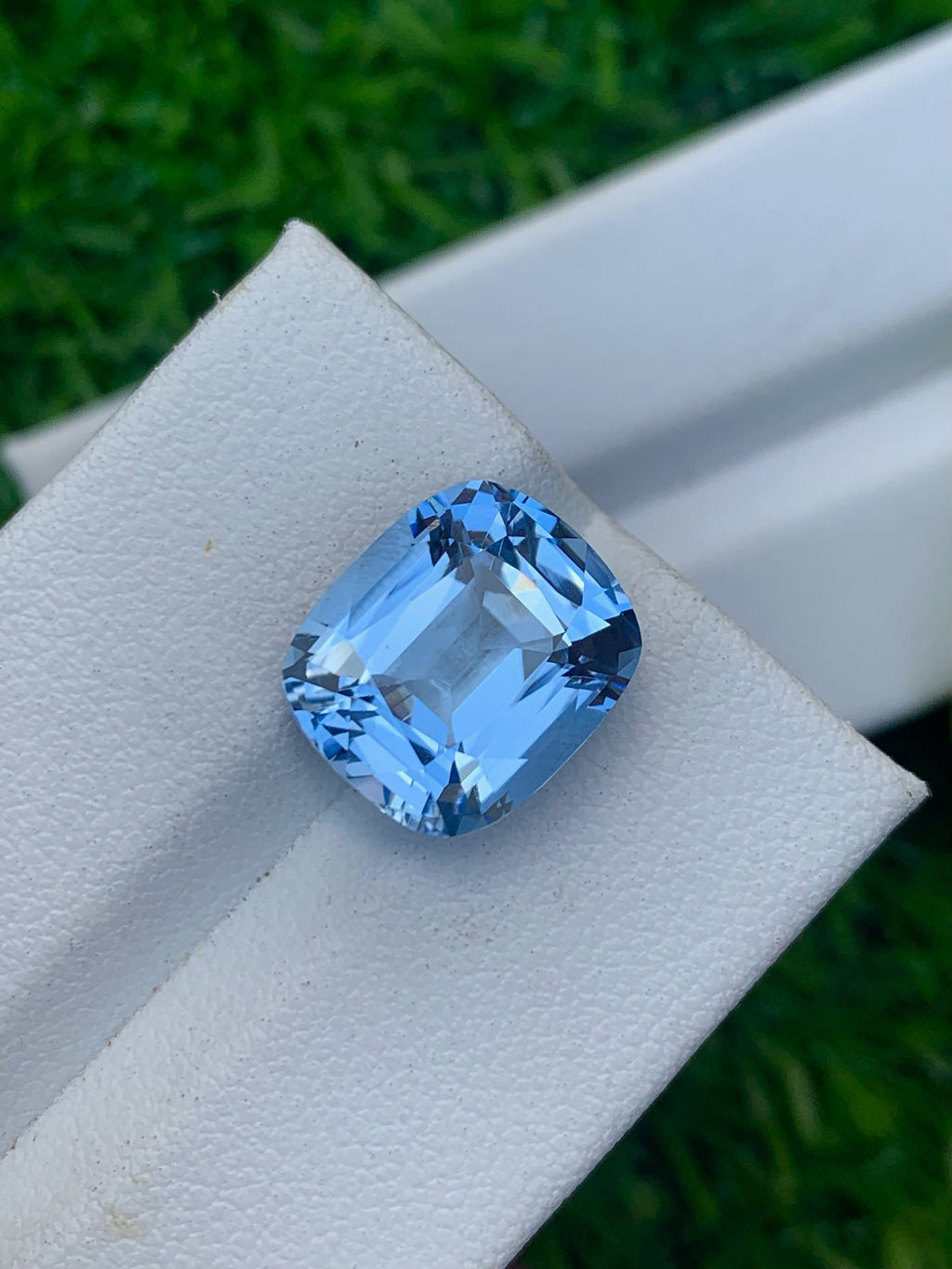 Santa Maria Aquamarine Gemstone: 6.50 ct Cushion Cut Beryl