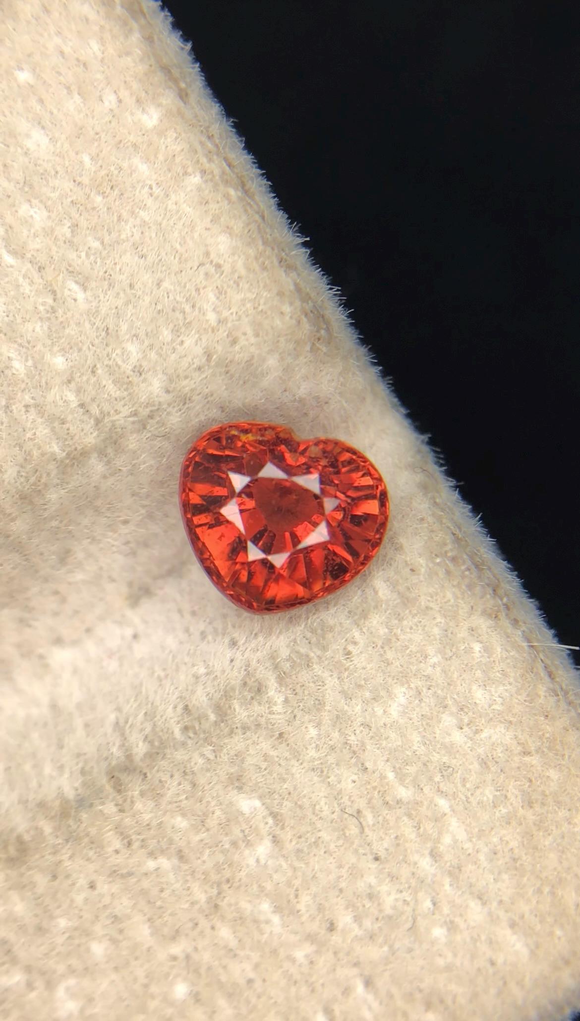 Padparadscha Sapphire 1.04 ct Heart Cut 5.95 × 5.30 × 3.98 mm Madagascar — Certified Pink-Orange