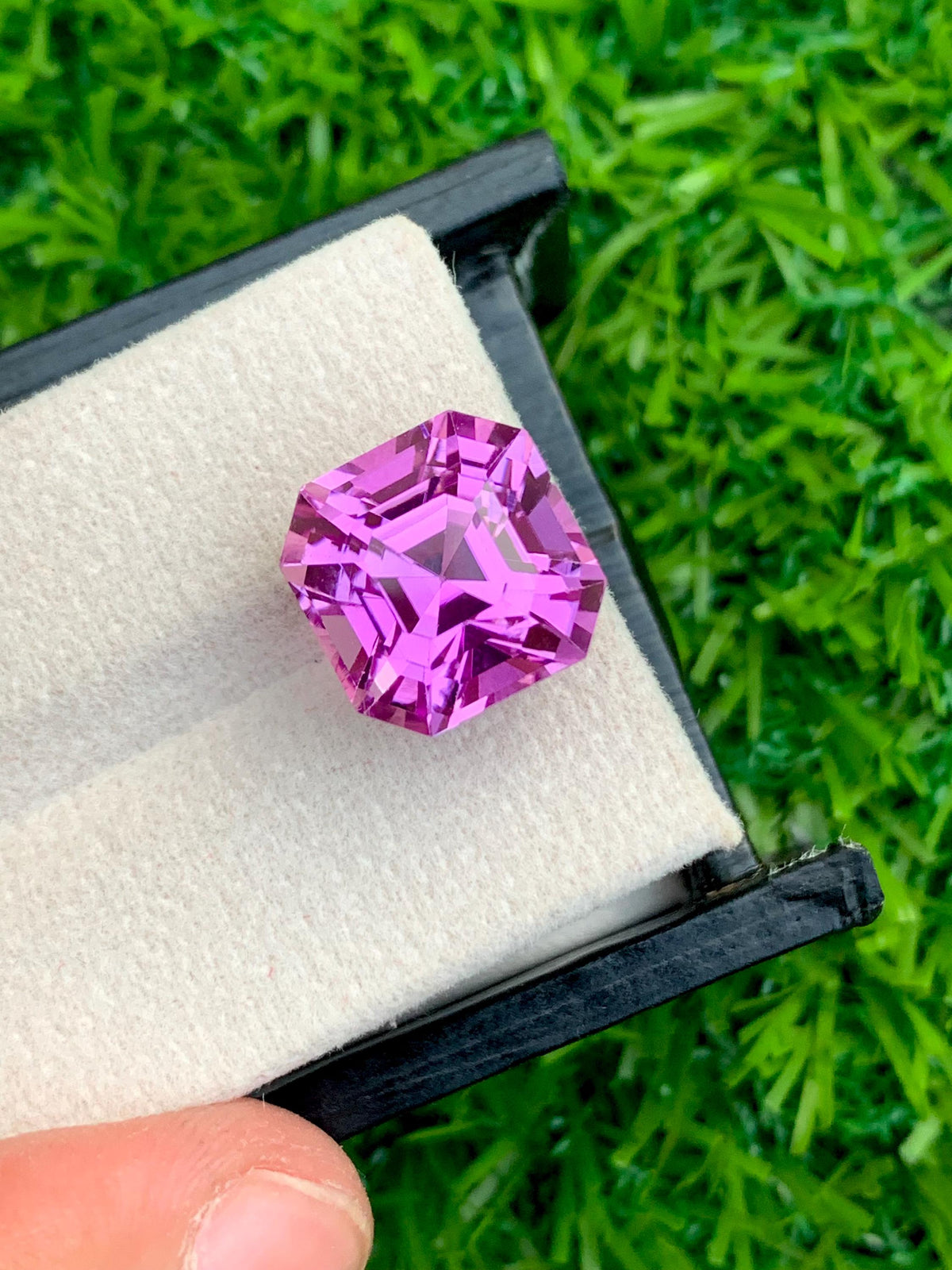 Purplish Pink Kunzite Gemstone: 13.40 CT Faceted Ascher Cut