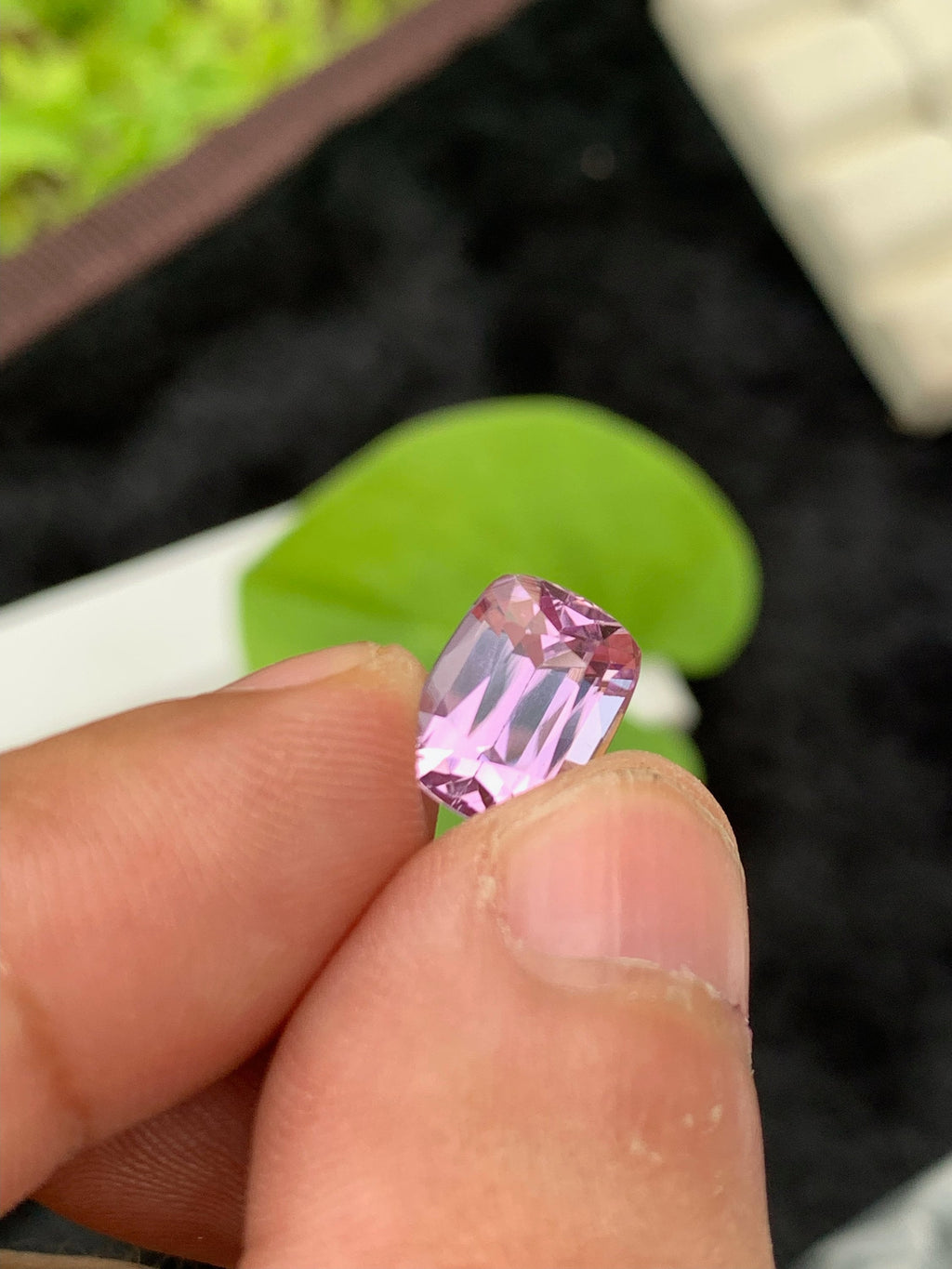 Lilac Pink Kunzite Gemstone: 4.45 CT Cushion Cut, VVS Clarity