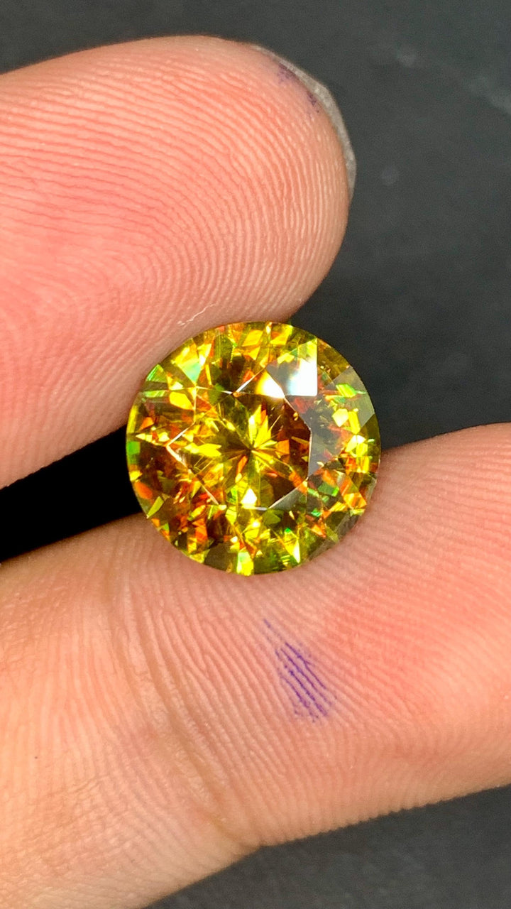 Trichroic Sphene Gemstone: Rare Round Cut, 5.90 CT, Zagi Mine