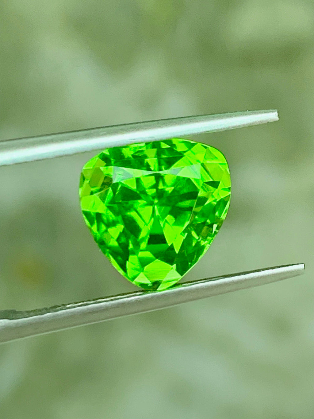 Trillion Cut Green Peridot Gemstone: Natural August Birthstone, 3.30 Cts