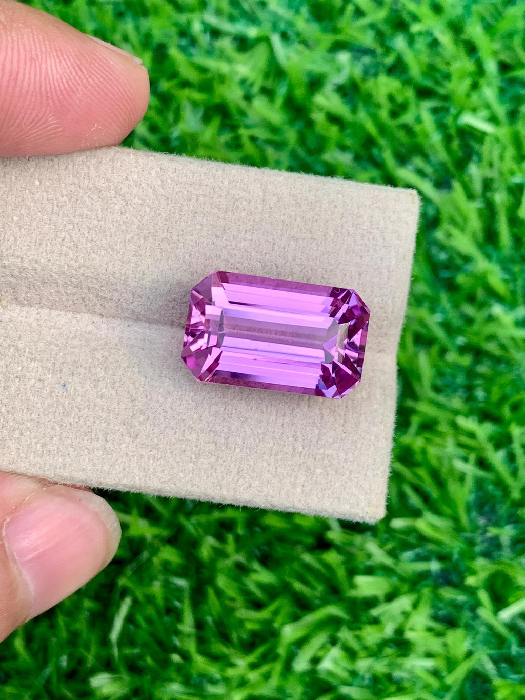 Deep Pink Kunzite Gemstone: 15 Carat Flawless Emerald Cut