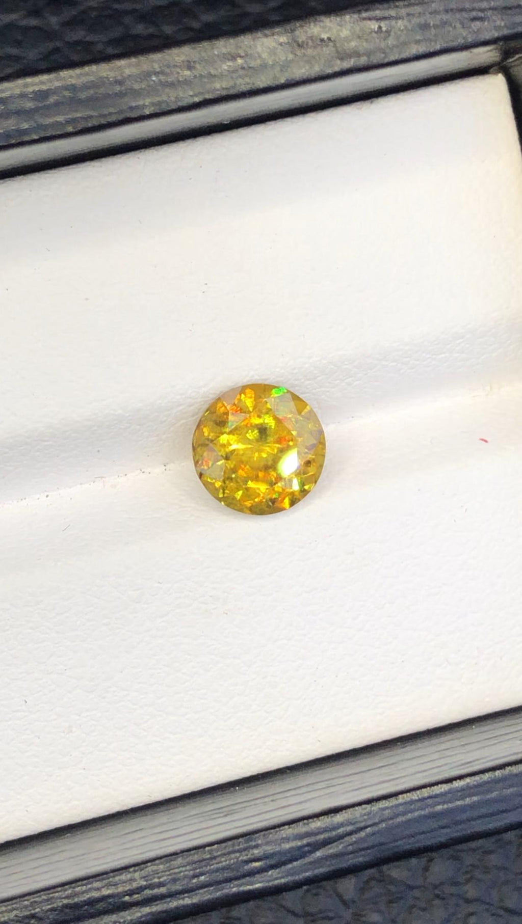Natural Fire Sphene Gemstone: Round Cut, 1.90 CT