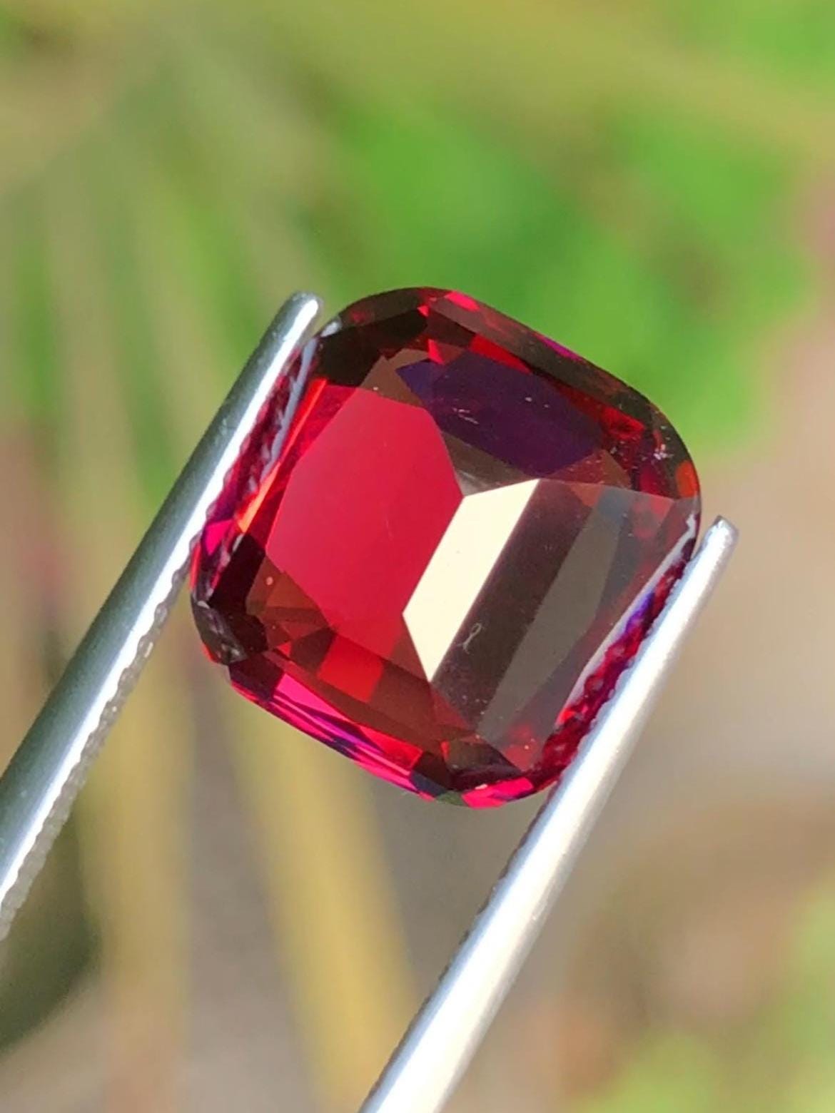 Rhodolite Garnet 7.05 ct Cushion Cut – Certified Raspberry-Tone Tanzanian Gemstone