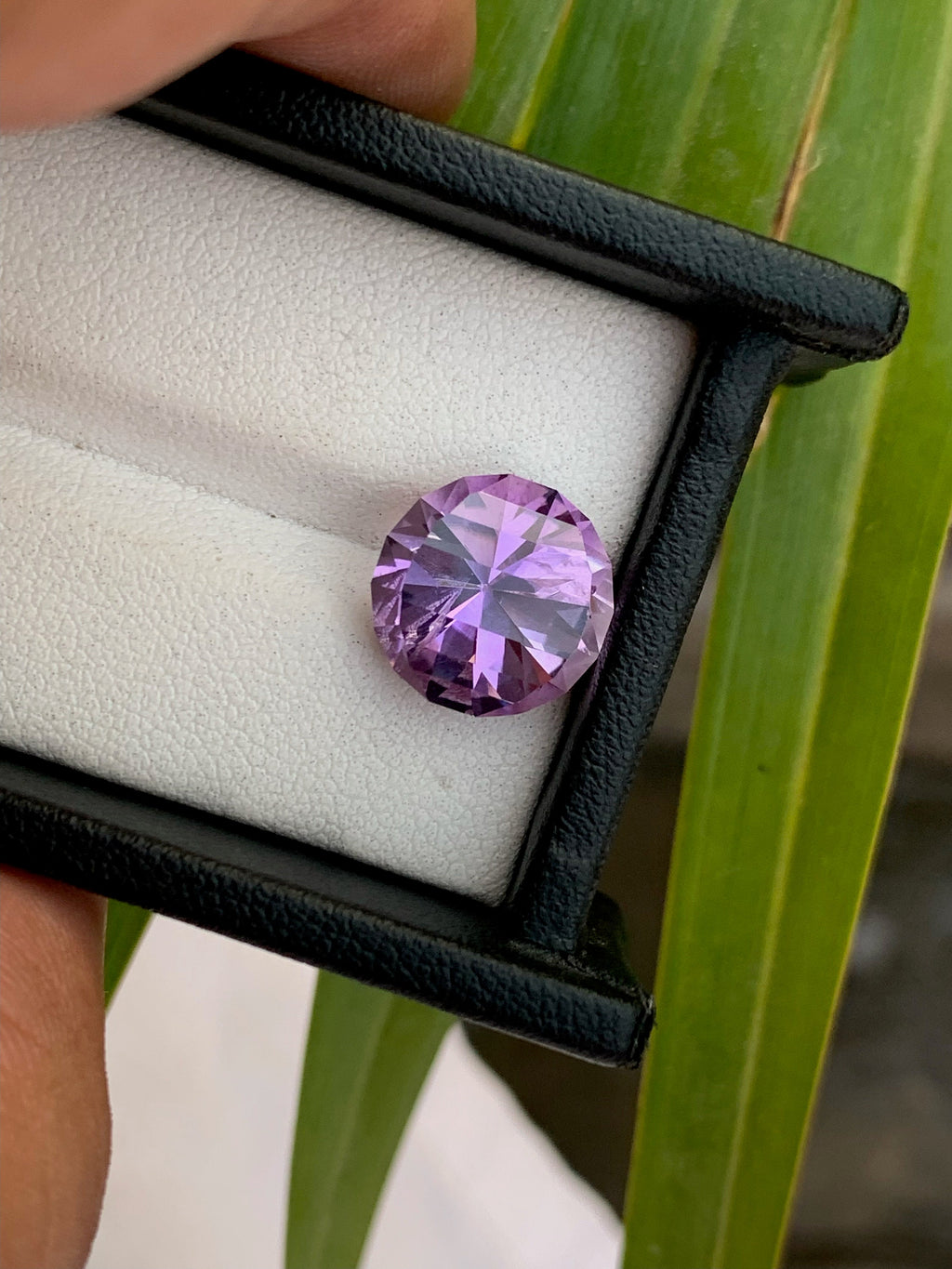 Natural Amethyst Gemstone: 5.5 Carat Round Cut Jewelry Stone