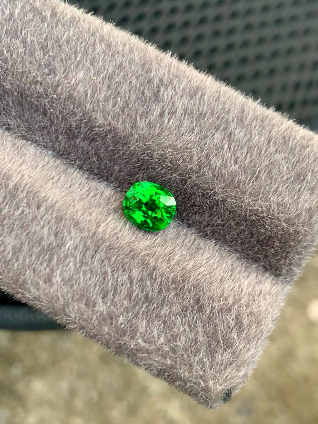 Vivid Green Tsavorite Garnet: 1.10 Carat Cushion Cut Gemstone