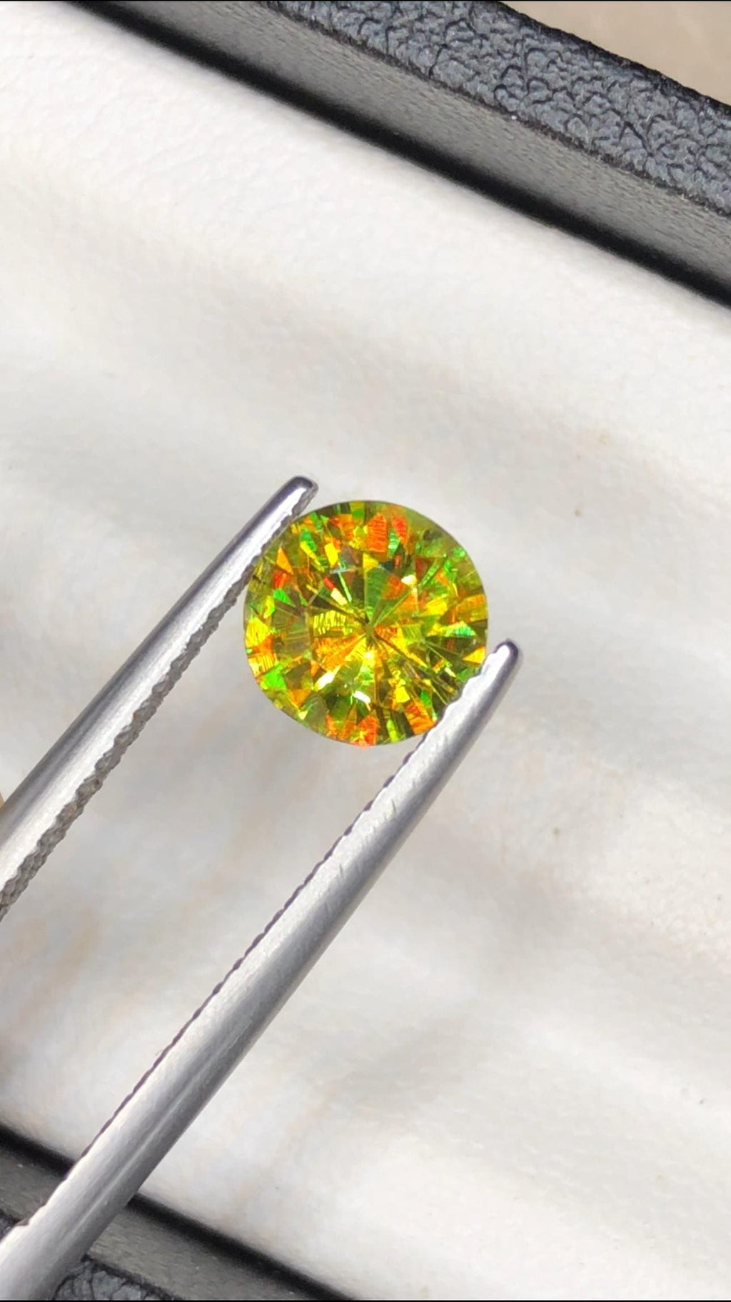 Yellow Sphene 1.00 Carat Round Cut Gemstone from Pakistan – Full Fire Sparkle