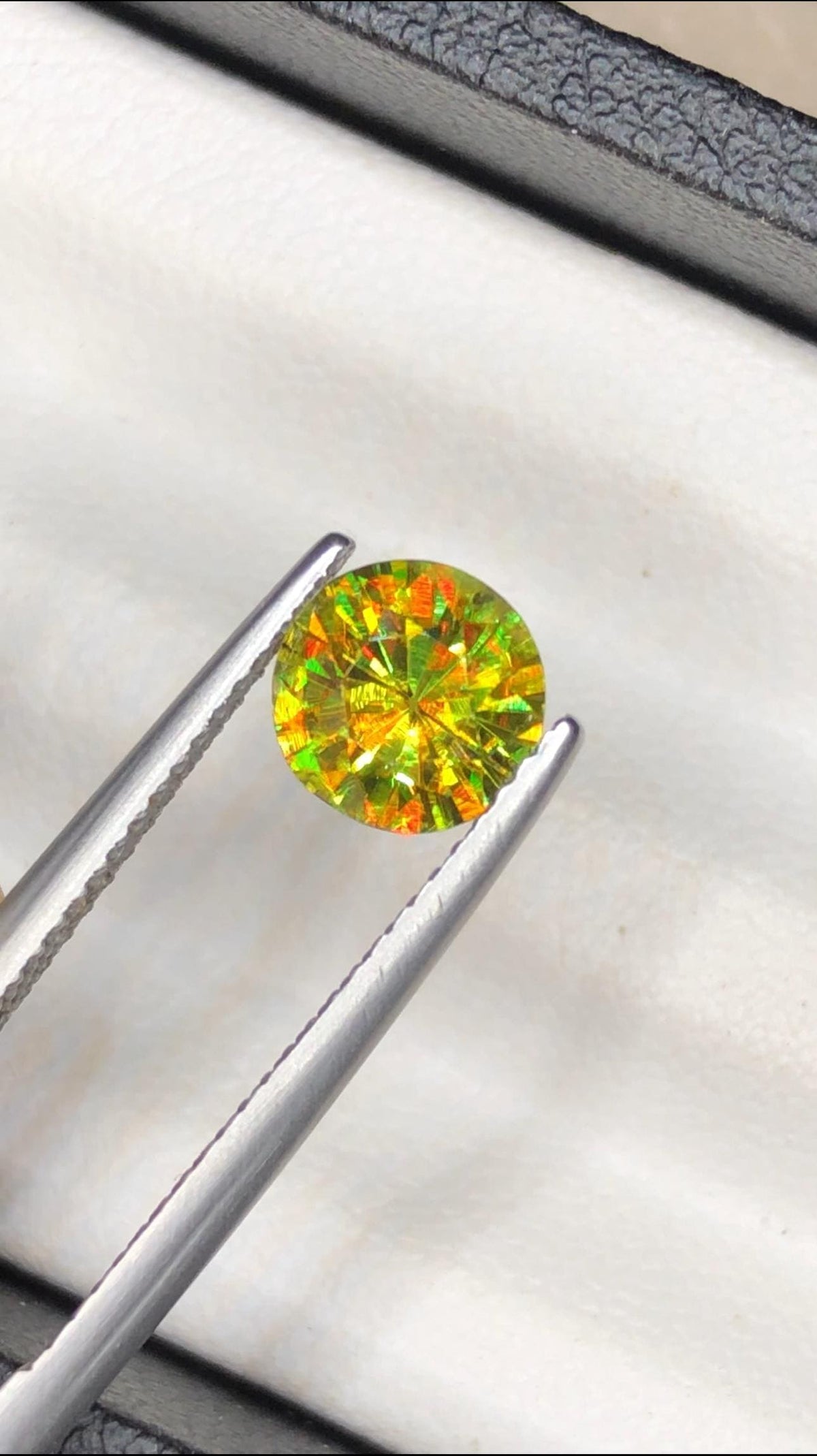 Yellow Sphene 1.00 Carat Round Cut Gemstone from Pakistan – Full Fire Sparkle