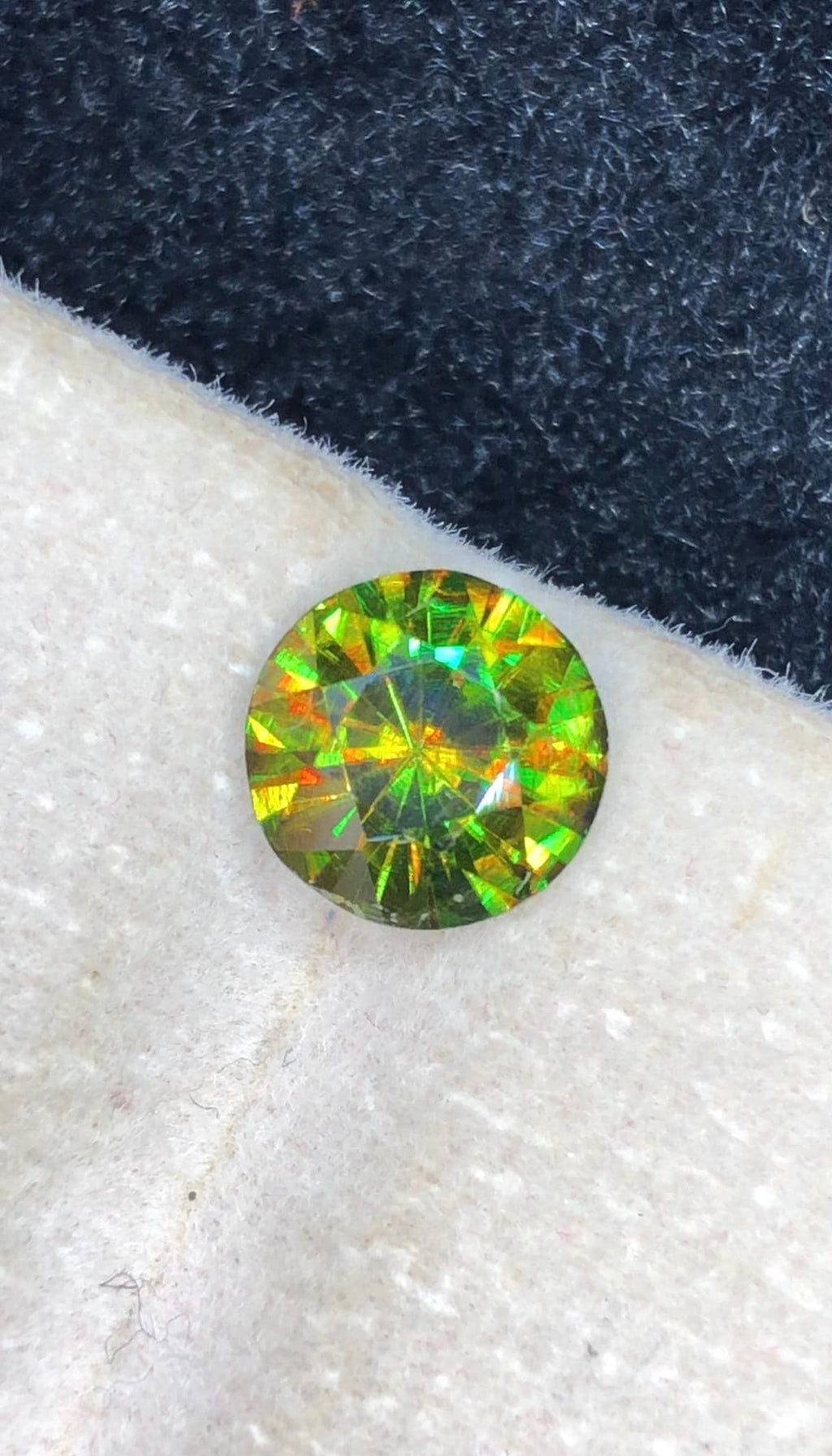 Chrome Sphene 1.90ct Round Cut – Madagascar • Full Fire