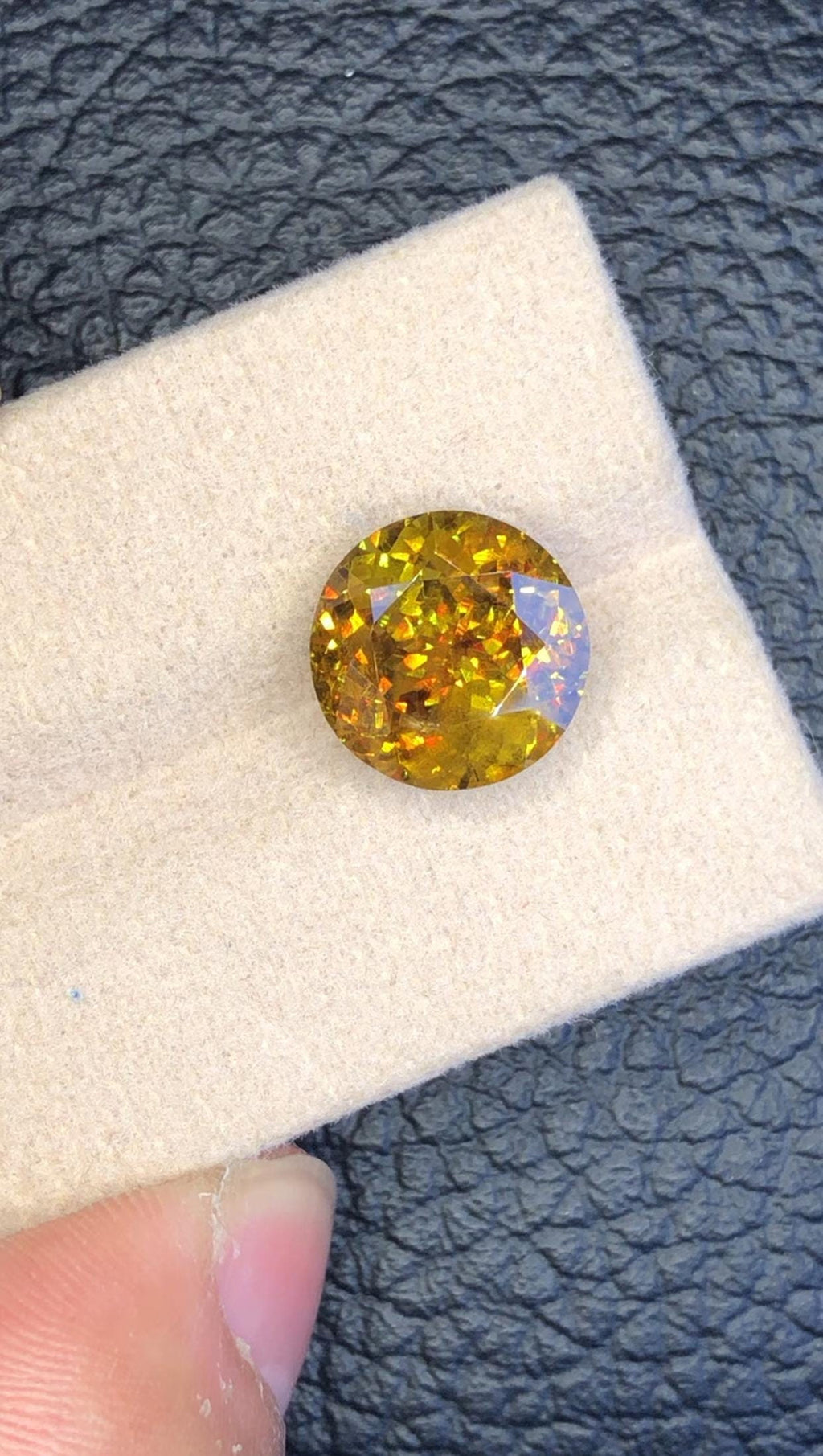 Natural Sphene Gemstone: 5.80 CT Round Cut Titanite from Himalayan Range