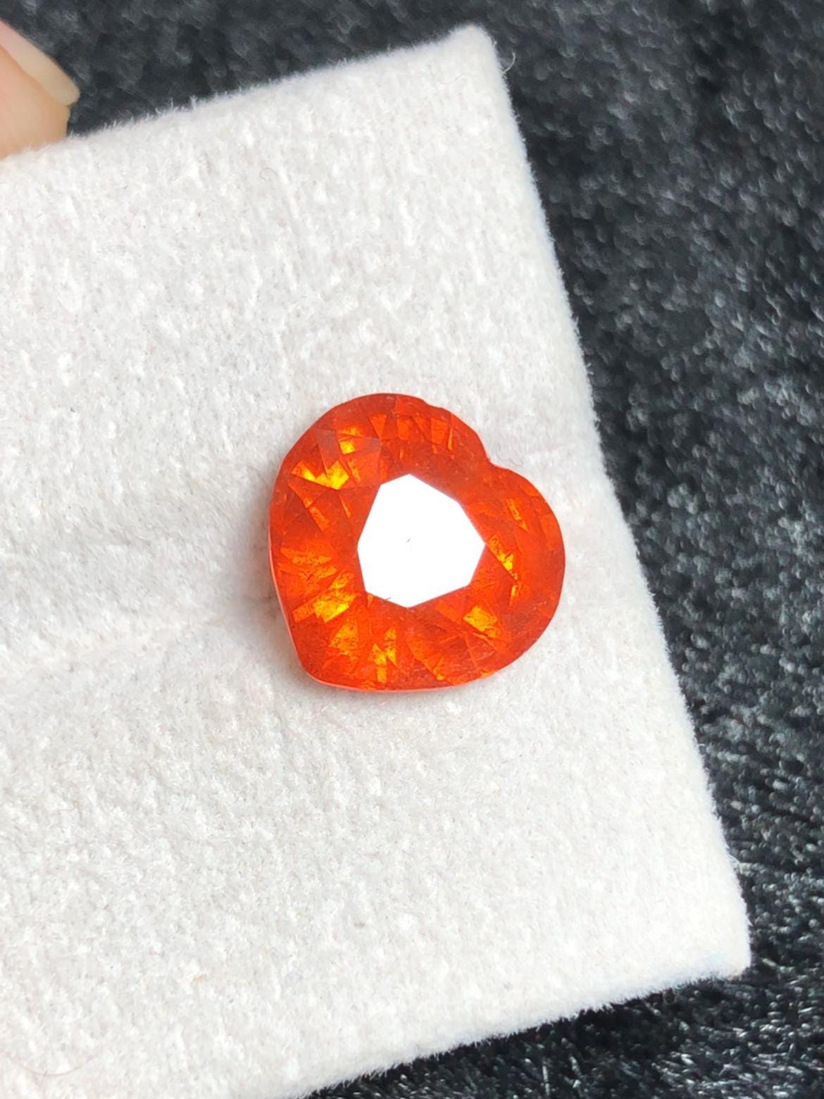Fanta Garnet 4.90 ct Heart Cut – Vibrant Orange Collector’s Gem