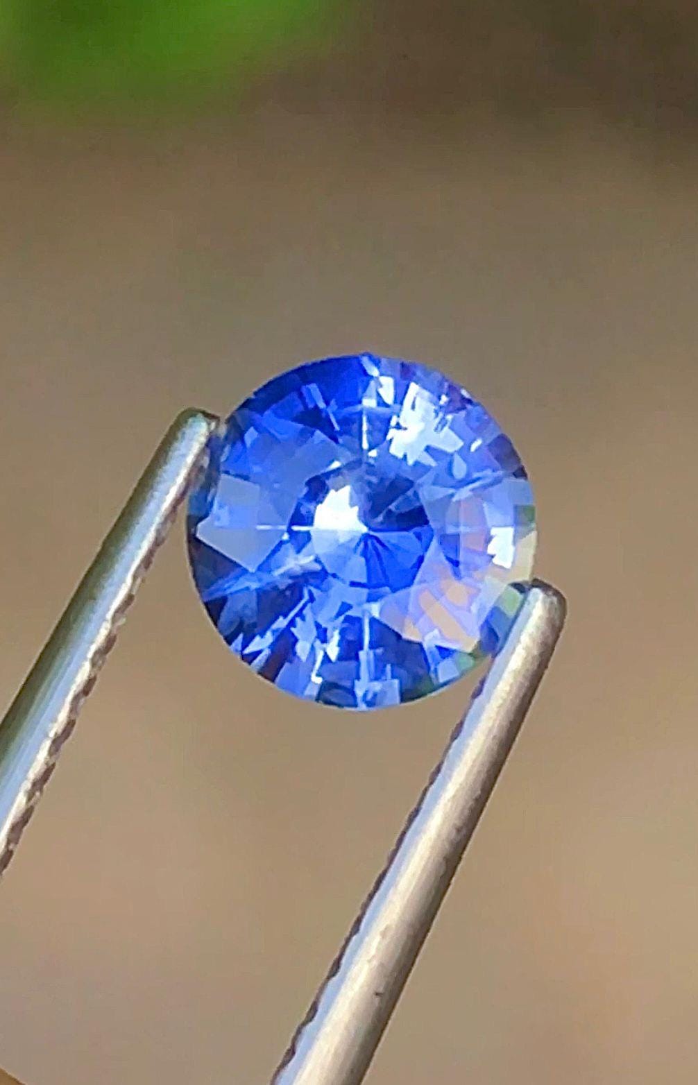 Certified Cornflower Blue Sapphire 1.24 carat Oval Cut – Sri Lanka