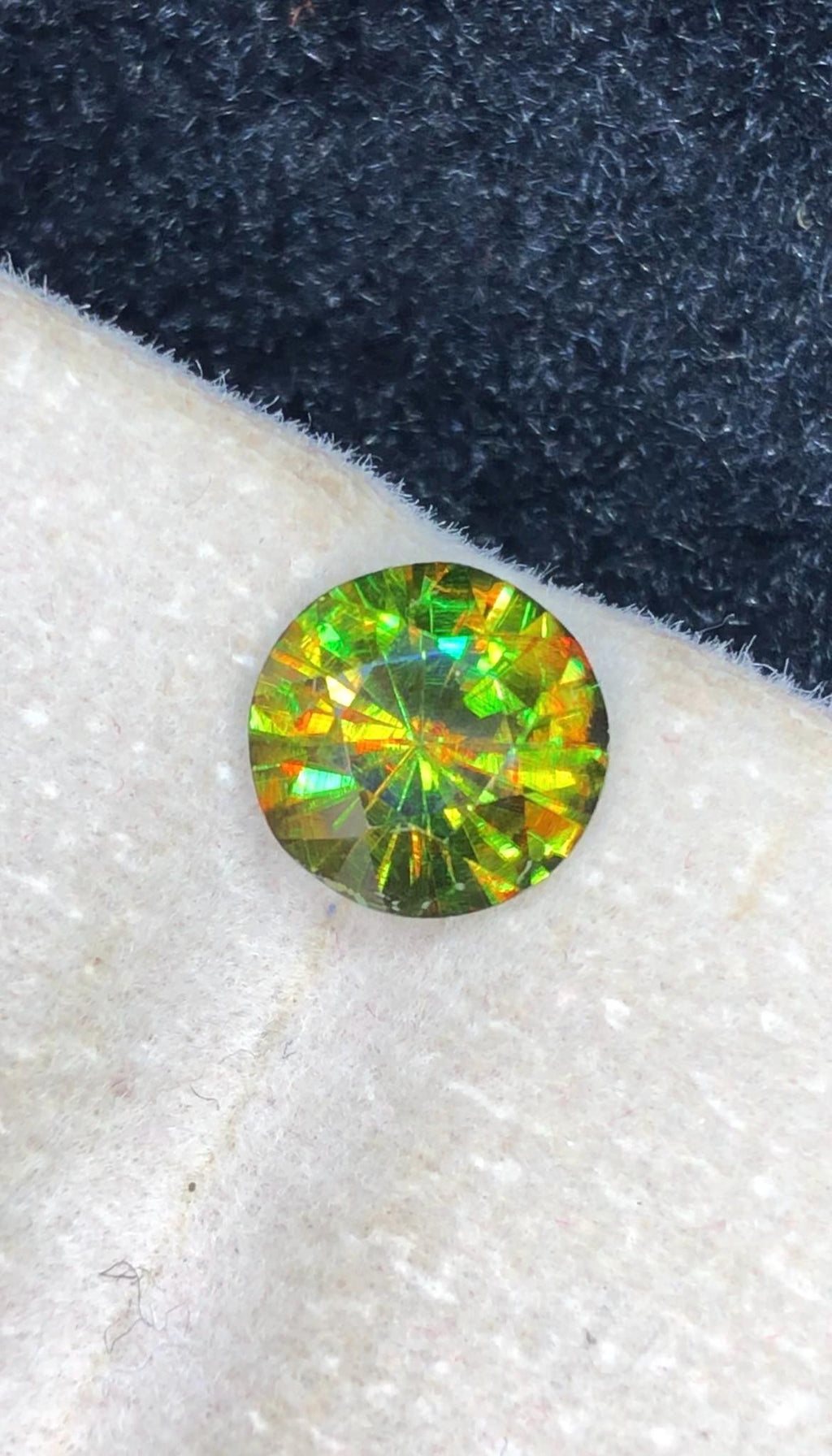 Chrome Sphene 1.90ct Round Cut – Madagascar • Full Fire