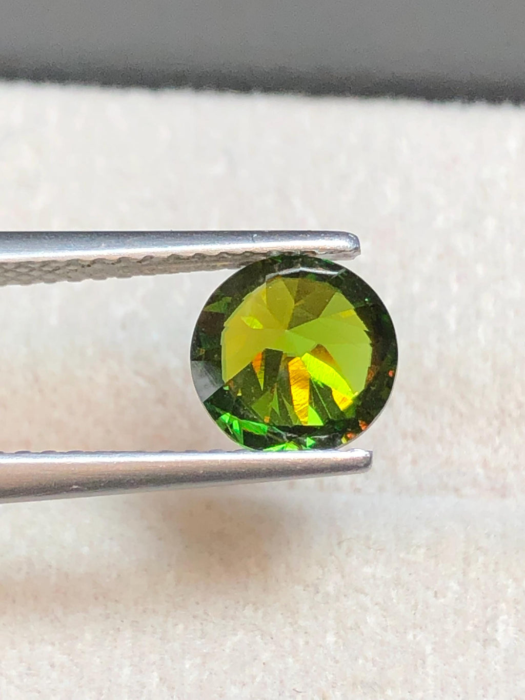 Chrome Sphene 1.55ct Round Cut – Madagascar • Full Fire