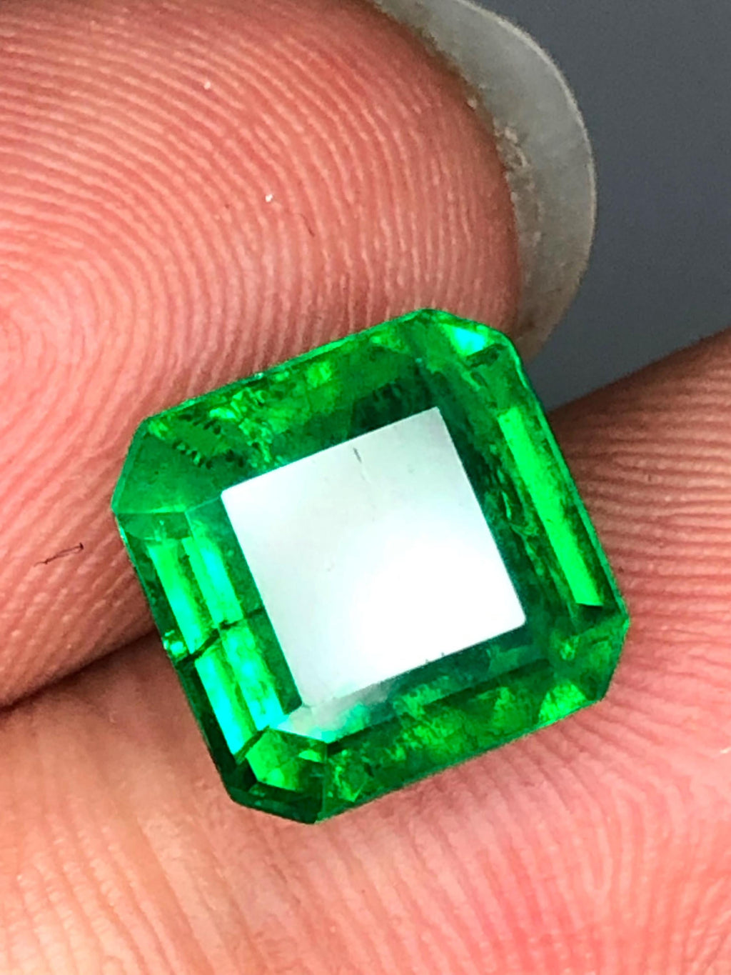 3.97 Ct Top Quality Natural Vivid Green Emerlad from zambia