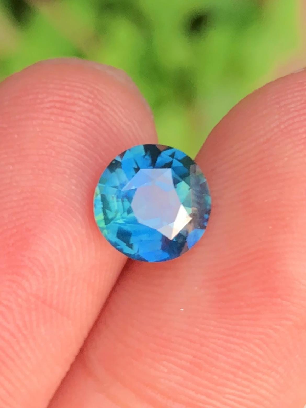 Parti Sapphire 2.09ct Round Cut • Sri Lanka