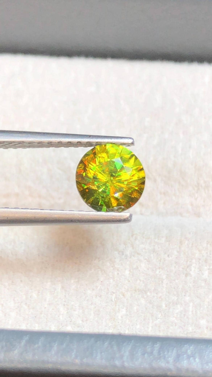 Chrome Green Sphene 1ct Round Cut – Madagascar • Full Fire