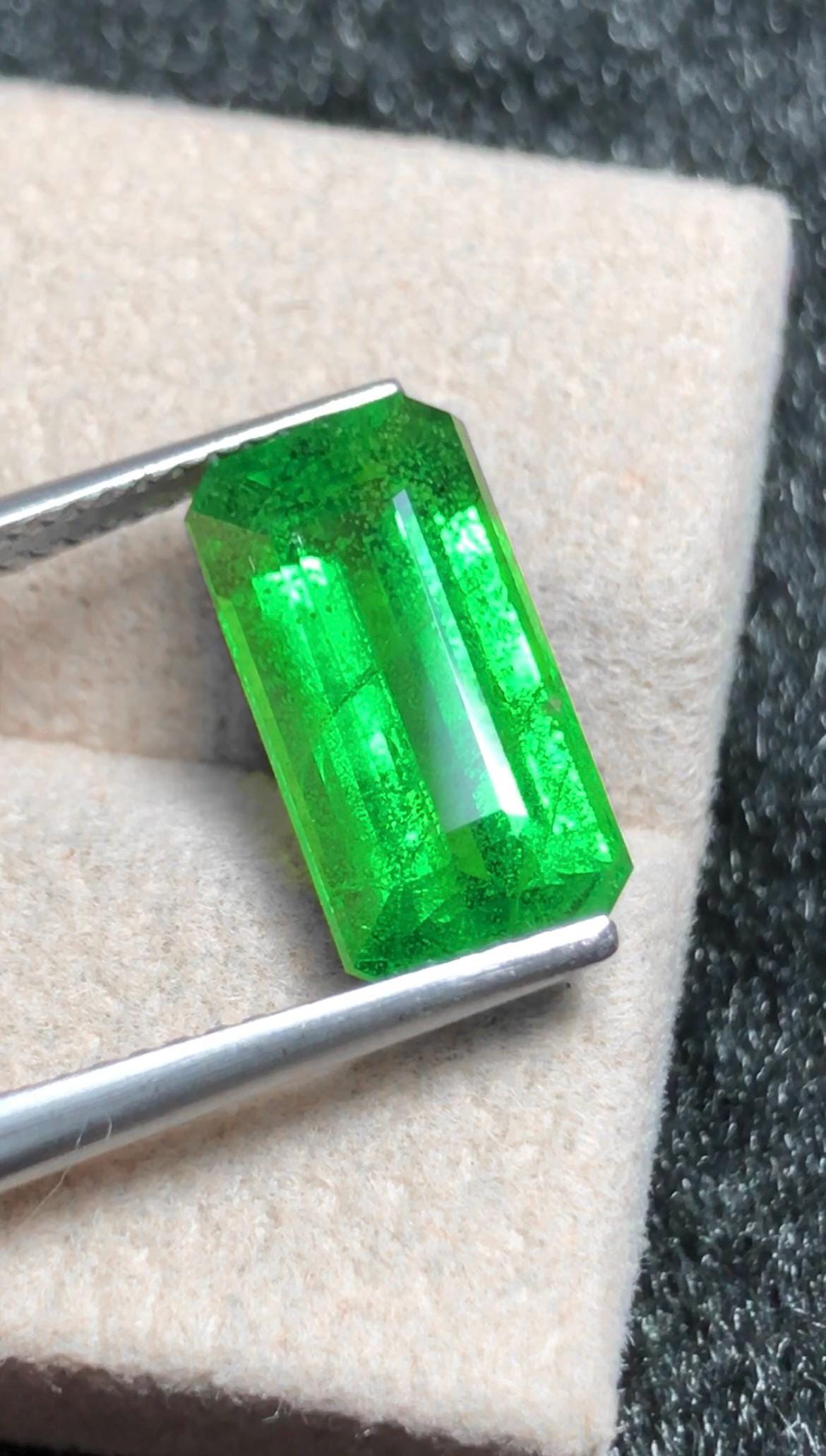 Tsavorite Garnet 4.38 ct Emerald Cut – Vivid Green Garnet from Tanzania