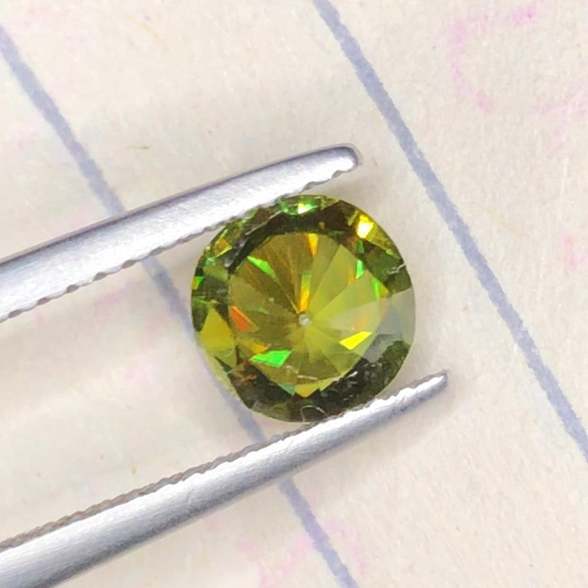 Chrome Sphene 0.90ct Round Cut with Vibrant Fire – Pakistan