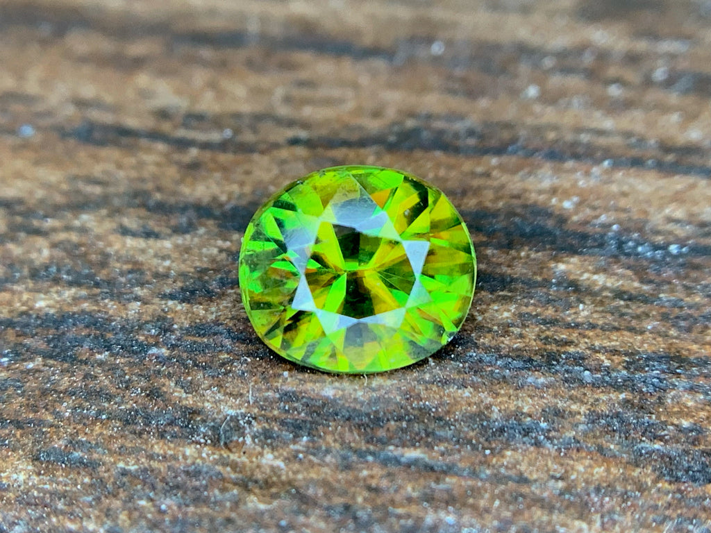 Natural Fire Sphene Gemstone: Round Cut, 0.95 ct, Himalayan Origin