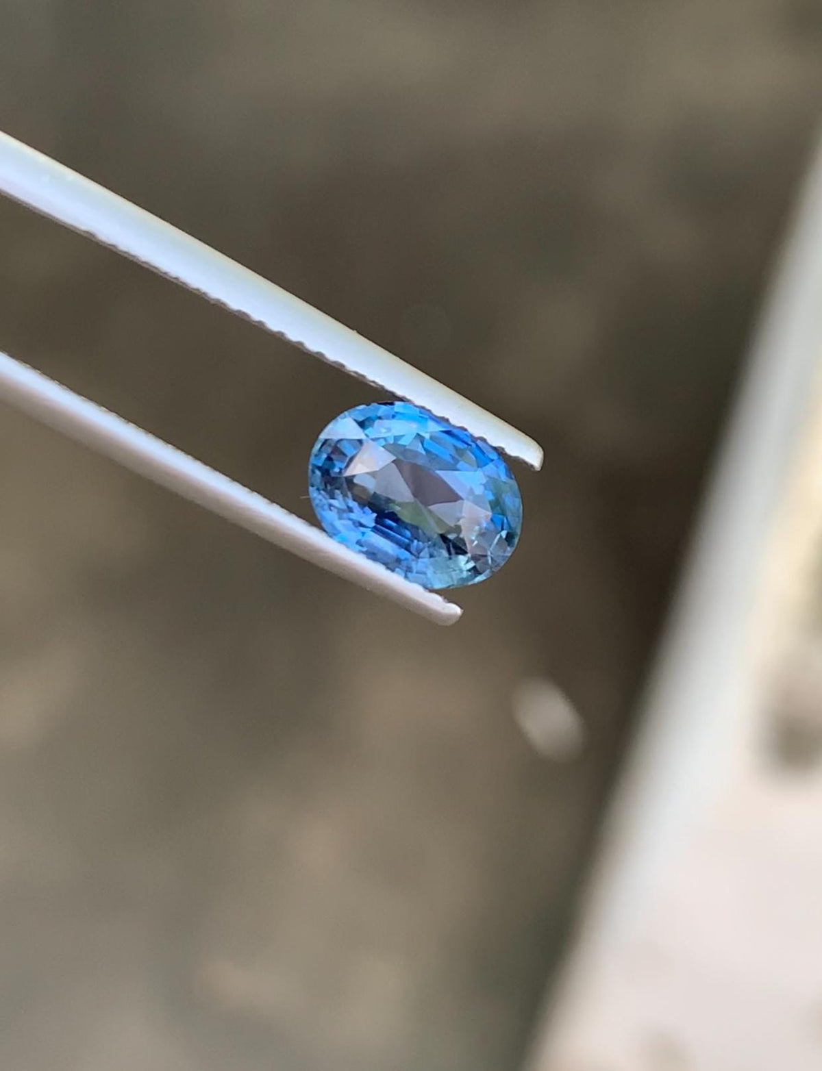 2.61 Carat Royal Blue Sapphire: Oval Cut Loose Gemstone, Sri Lanka