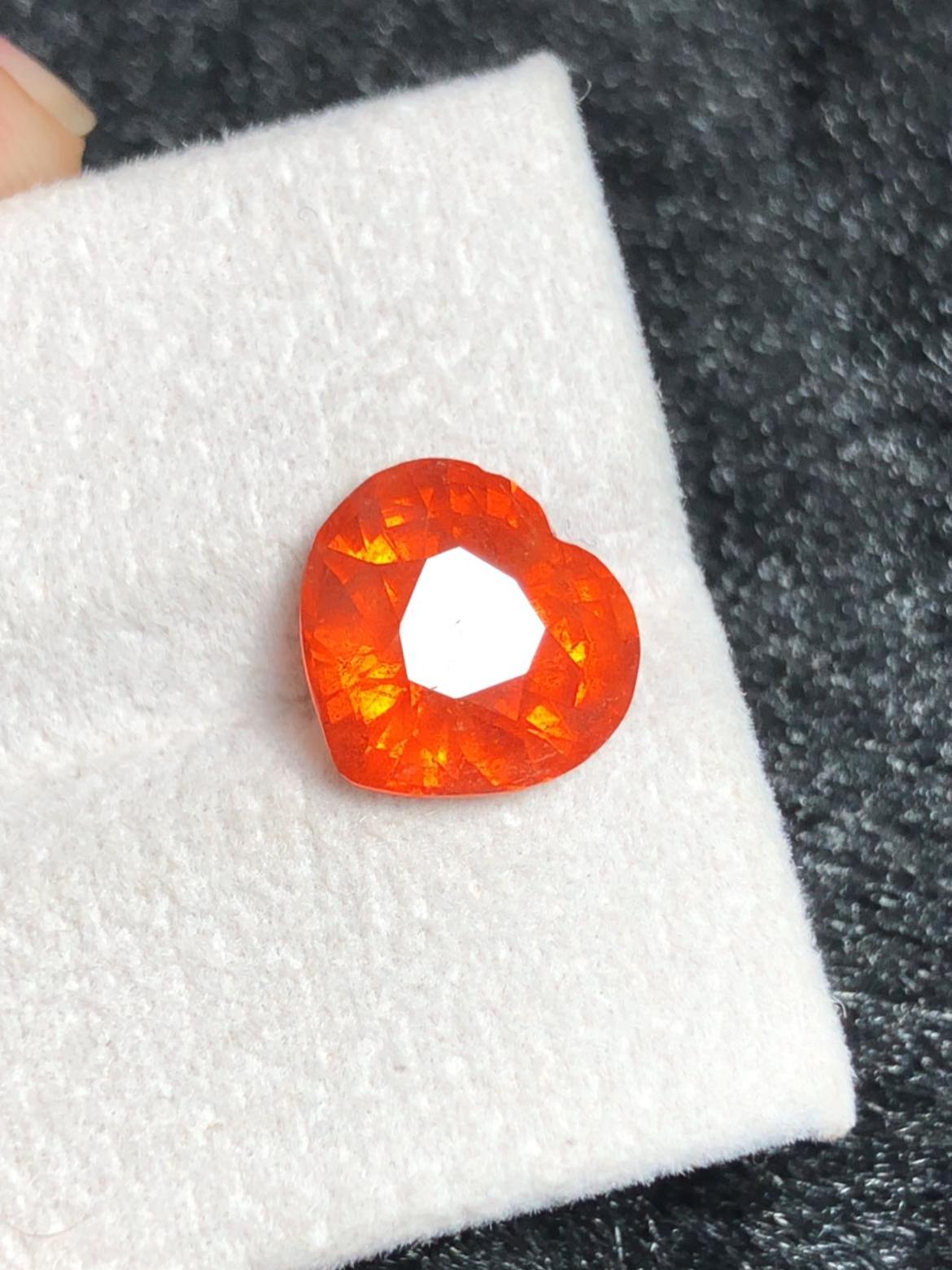 Fanta Garnet 4.90 ct Heart Cut – Vibrant Orange Collector’s Gem