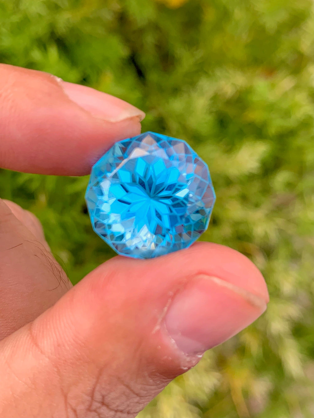 Swiss Blue Topaz Gemstone: Round Faceted Cut, 26.60 CT