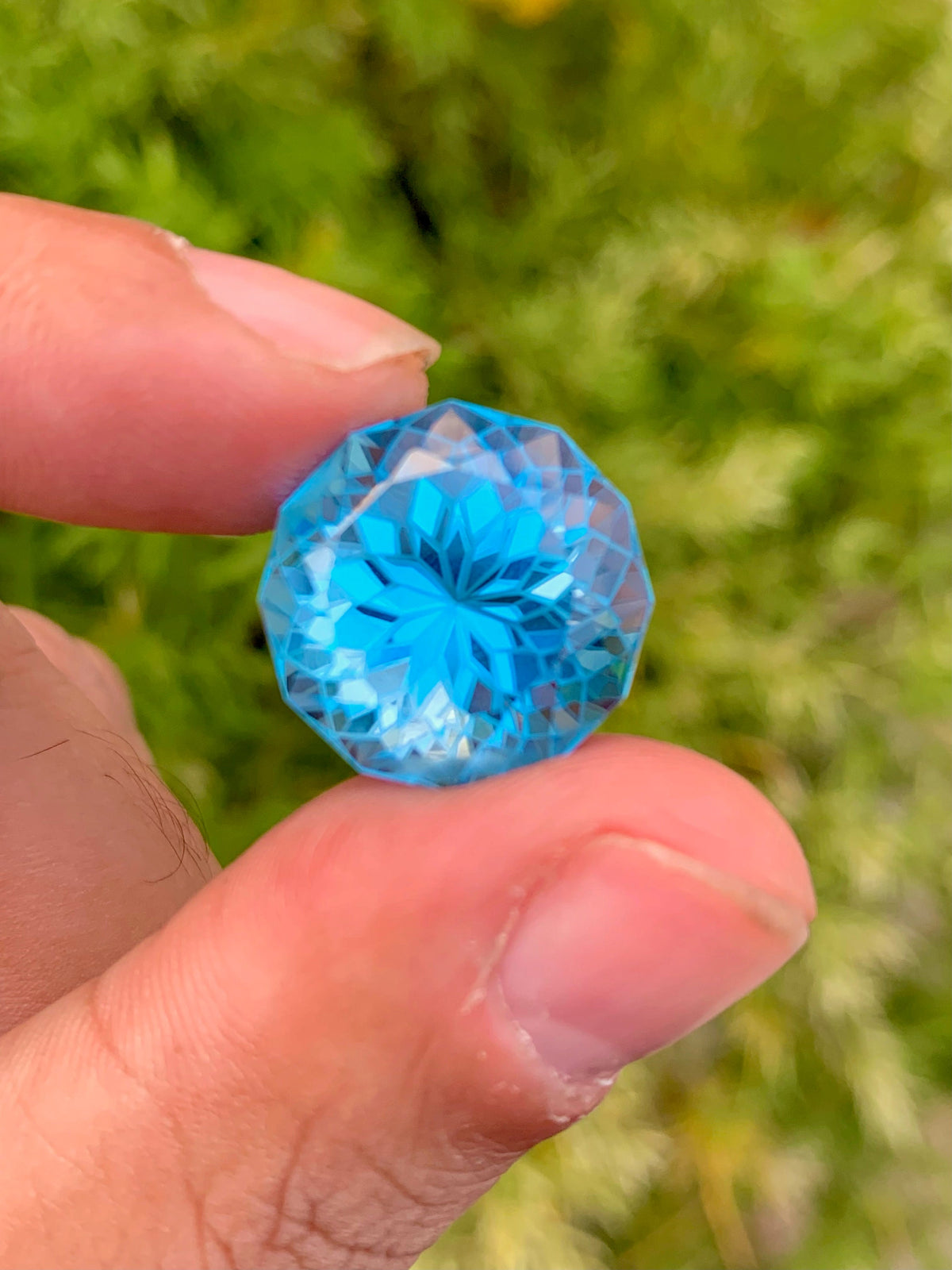 Swiss Blue Topaz Gemstone: Round Faceted Cut, 26.60 CT