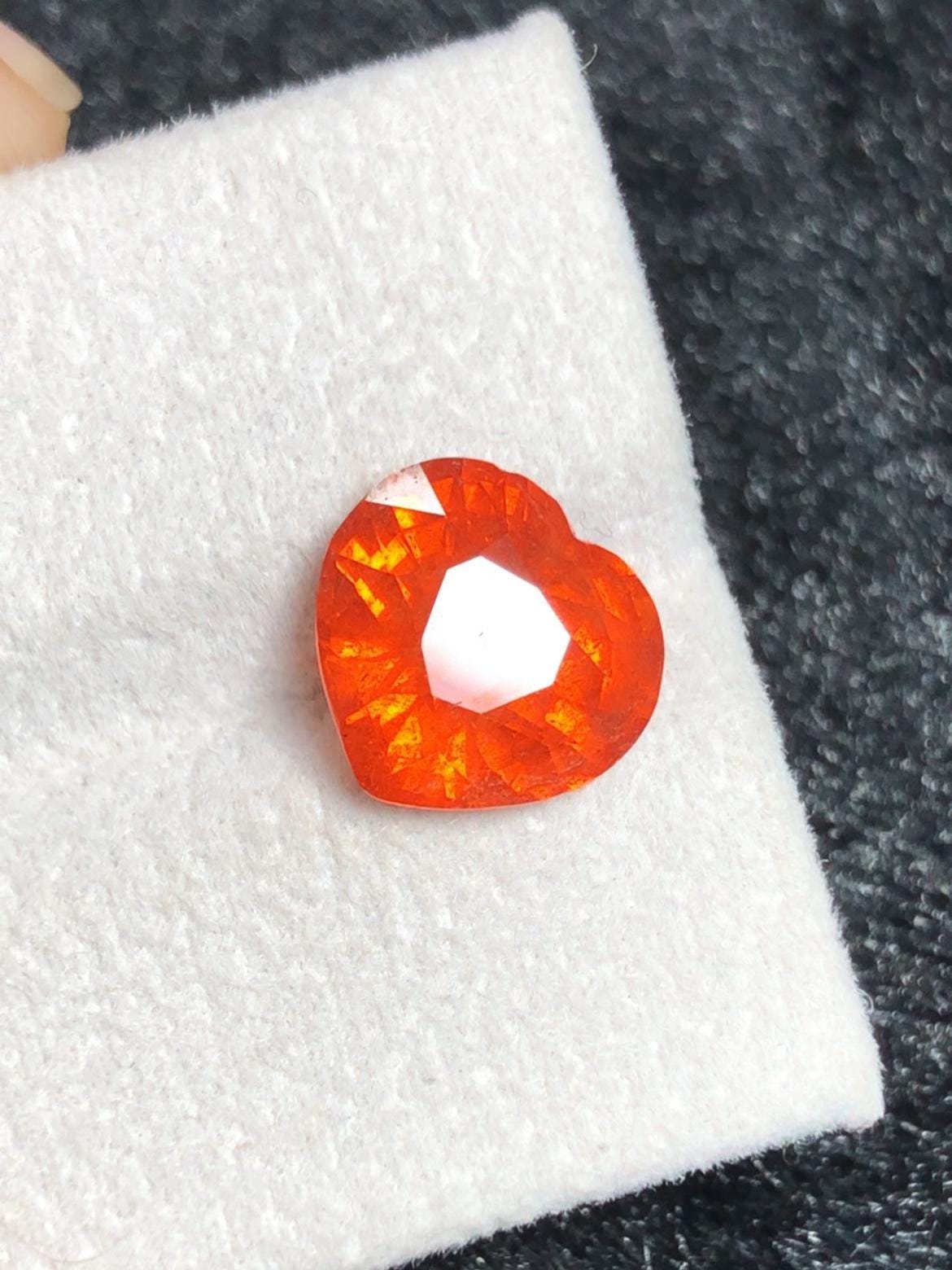 Fanta Garnet 4.90 ct Heart Cut – Vibrant Orange Collector’s Gem